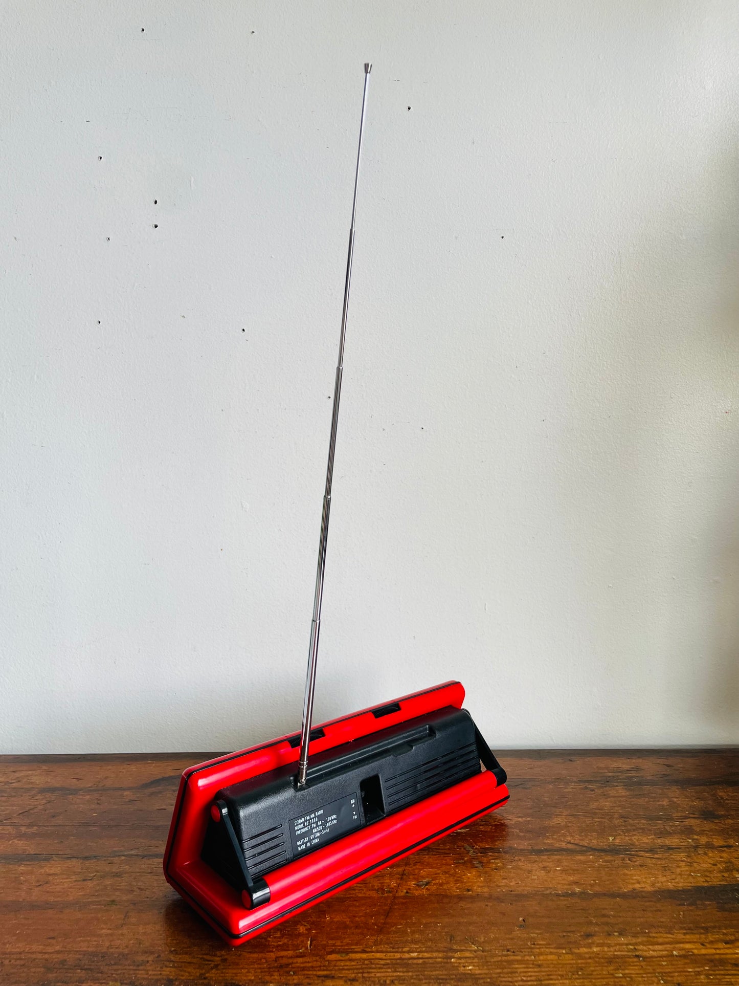 Vintage Red Texco 2-Band Stereo Portable FM/AM Radio Model No. 3000 - Takes 4 AA Batteries (Not Included) - Tested / Works!