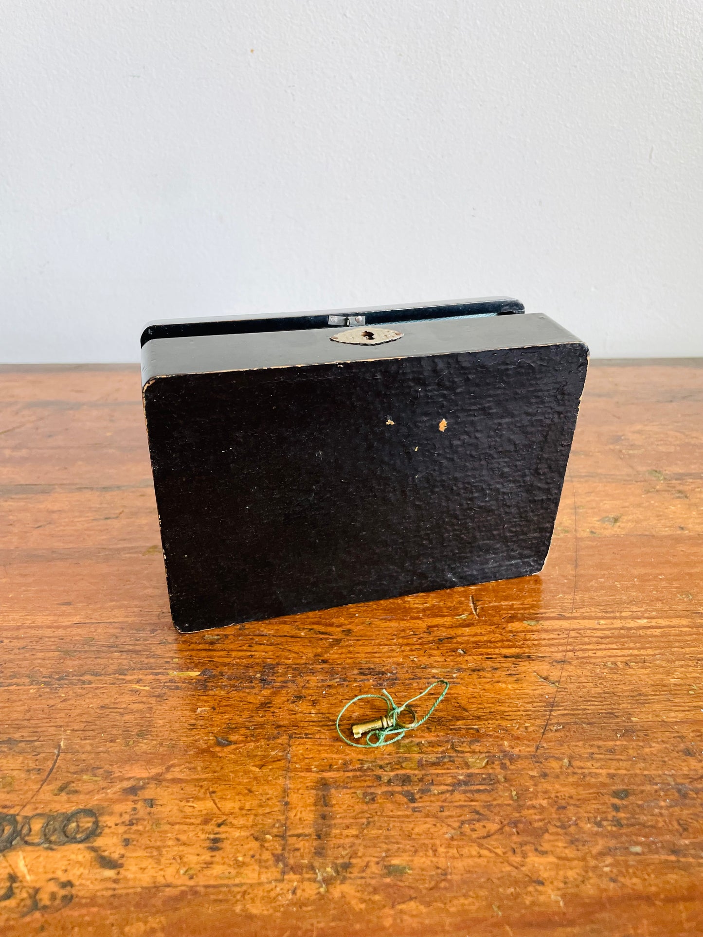 Vintage Hand Painted Japanese Black Lacquer Wood Jewellery Box with Lined Interior / Mount Fuji Scene & Key To Lock