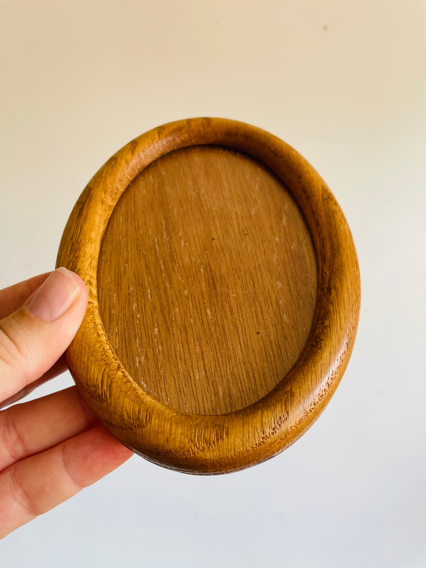 Vintage Pair of Oval Wood Picture Frames with Easel Backing - Set of 2 - 3" x 4.5" Photo Size