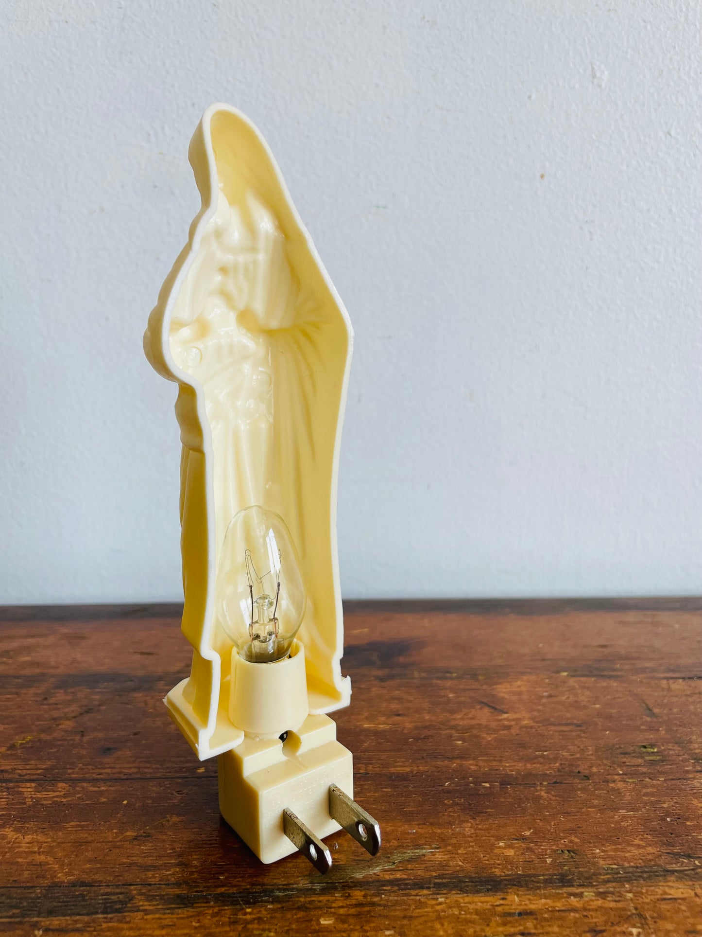 Vintage Molded Plastic Mary Night Light - Includes Brand New Bulb - Tested / Works!
