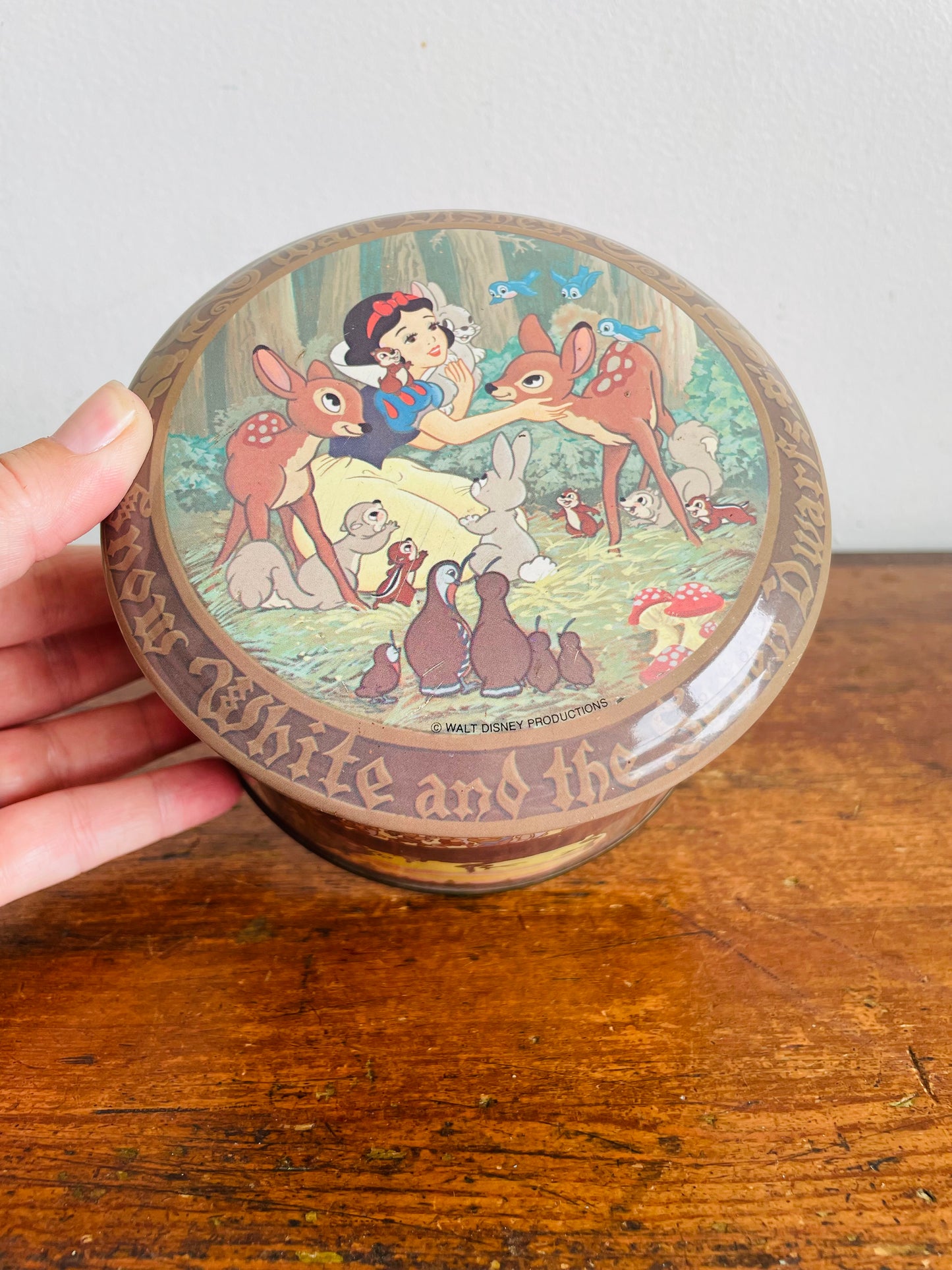 Vintage Walt Disney's Snow White And the Seven Dwarfs Round Tin - Made in England