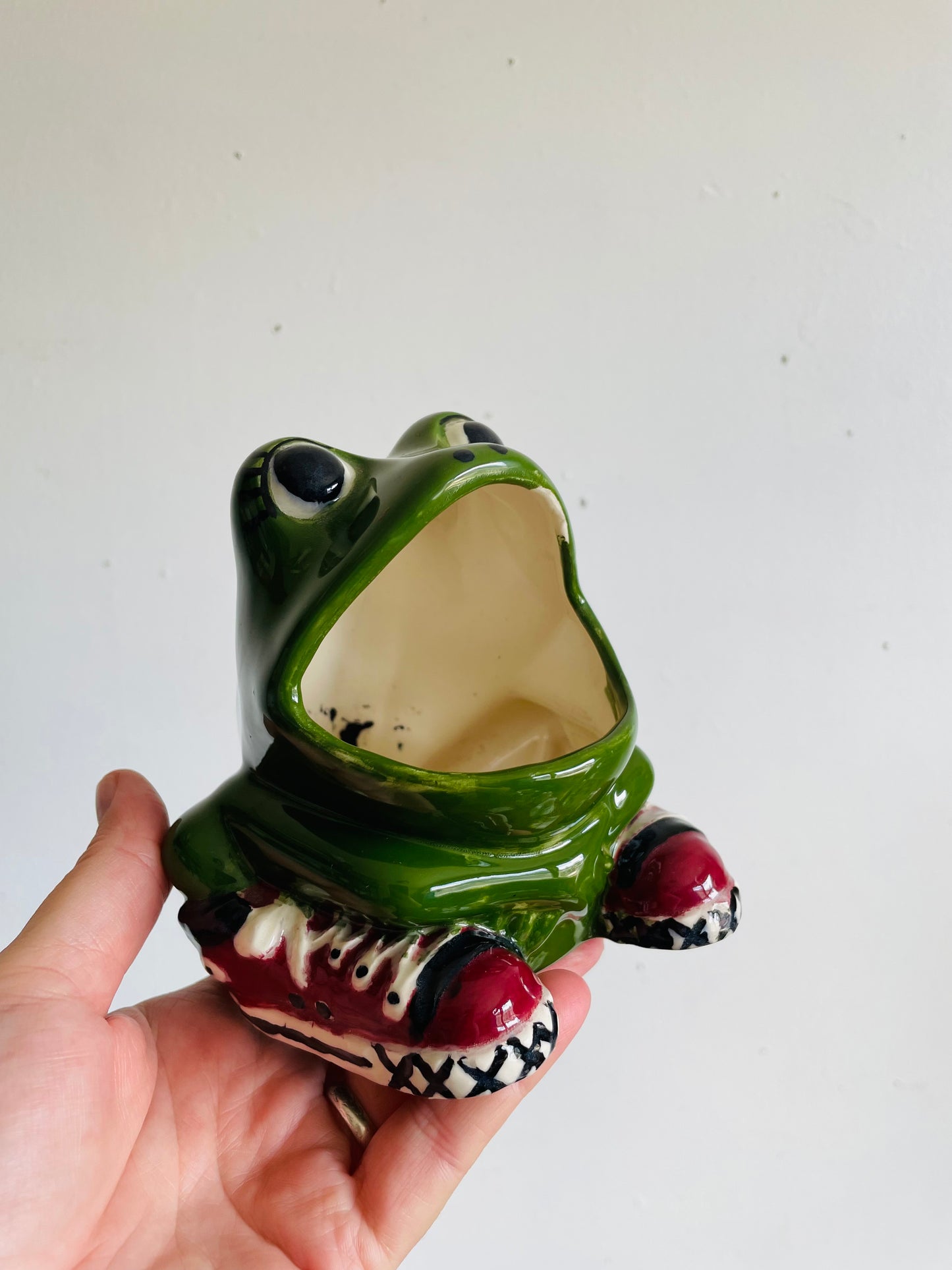 Vintage Hand Painted Wide Mouthed Green Frog Wearing Red Sneakers Scrubbie Sponge Holder