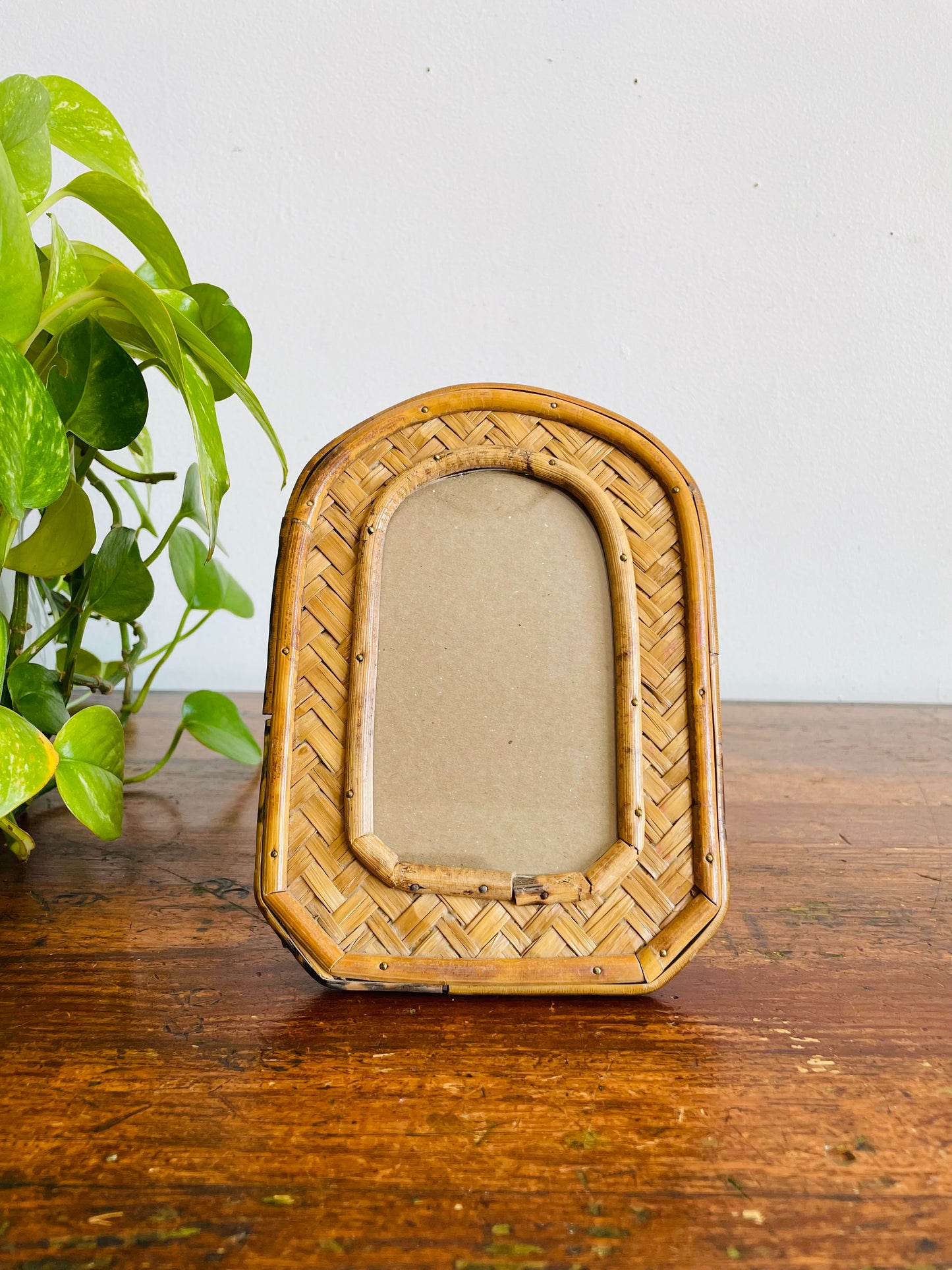 Vintage Bamboo & Rattan Wood Arched Picture Frame with Easel Backing - 2.75" by 4.75" Photo Size