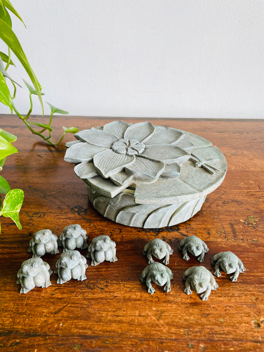 1999 Cherison Garden Tic Tac Toe Designed by Noel Mercieca Lily Pad Game with Frog Playing Pieces - Lily Pad Opens to Store Frogs Inside
