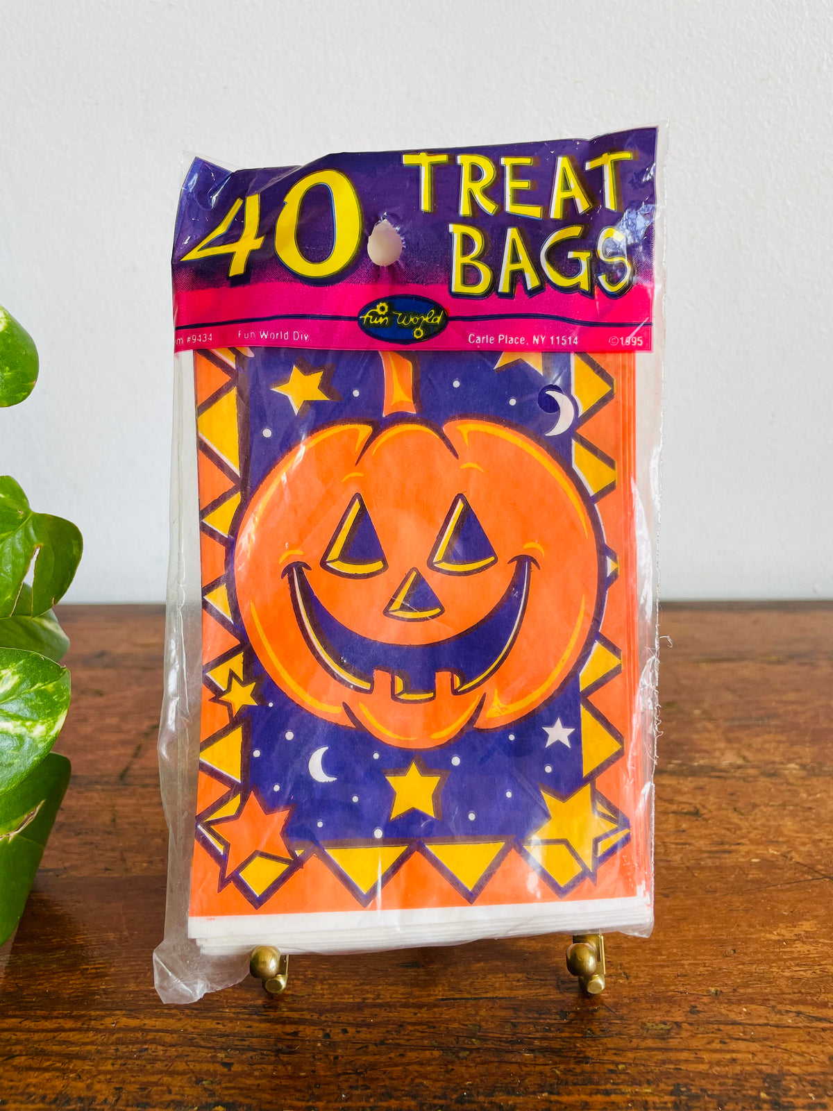 Vintage 1995 Deadstock Fun World Set of 40 Paper Halloween Treat Bags with Happy Jack-o-Lantern Pumpkin Design #2