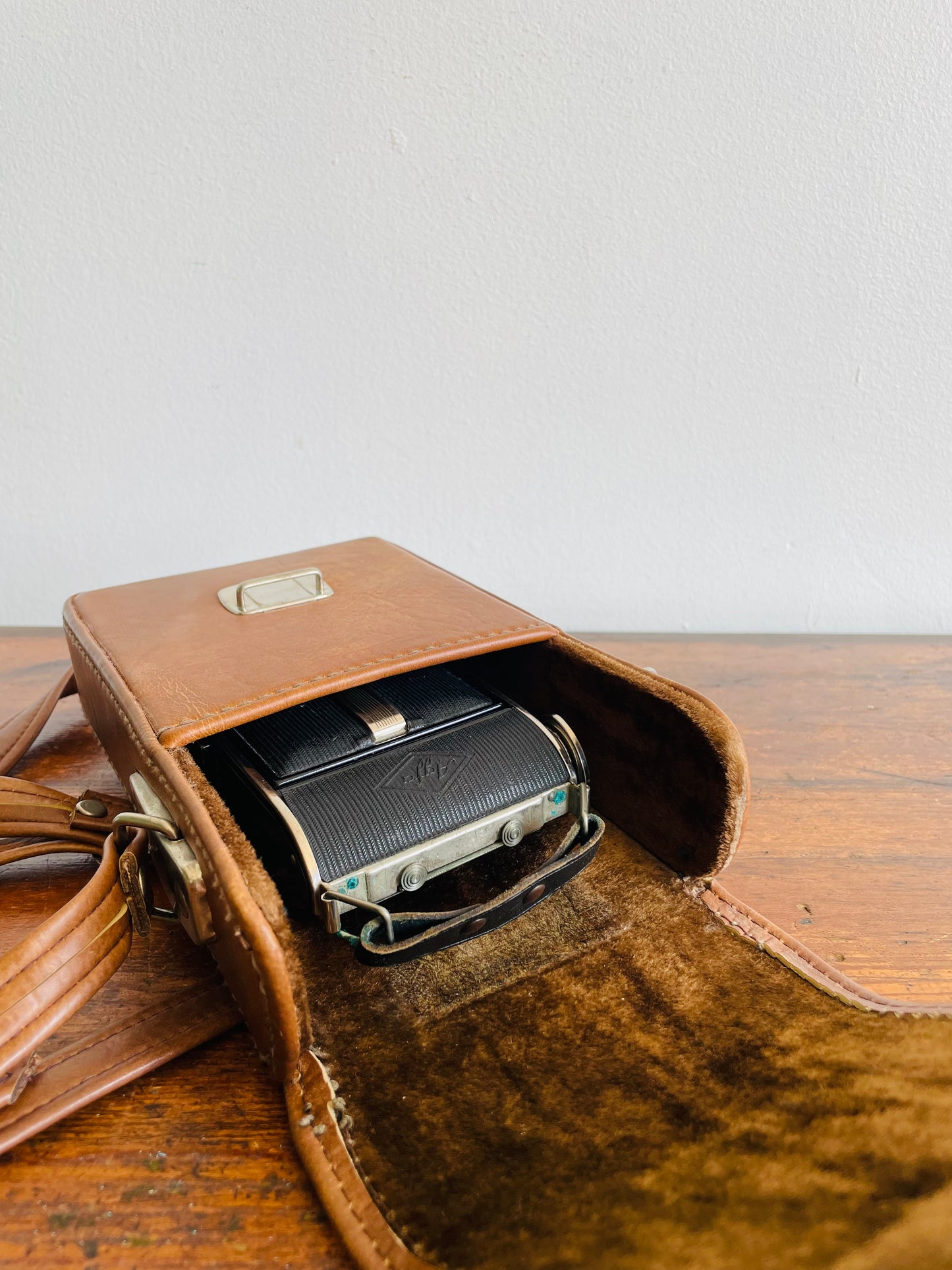 Agfa Billy Record 8.8 Folding Film Camera with Brown Carry Case - Produced Between 1933 to 1942