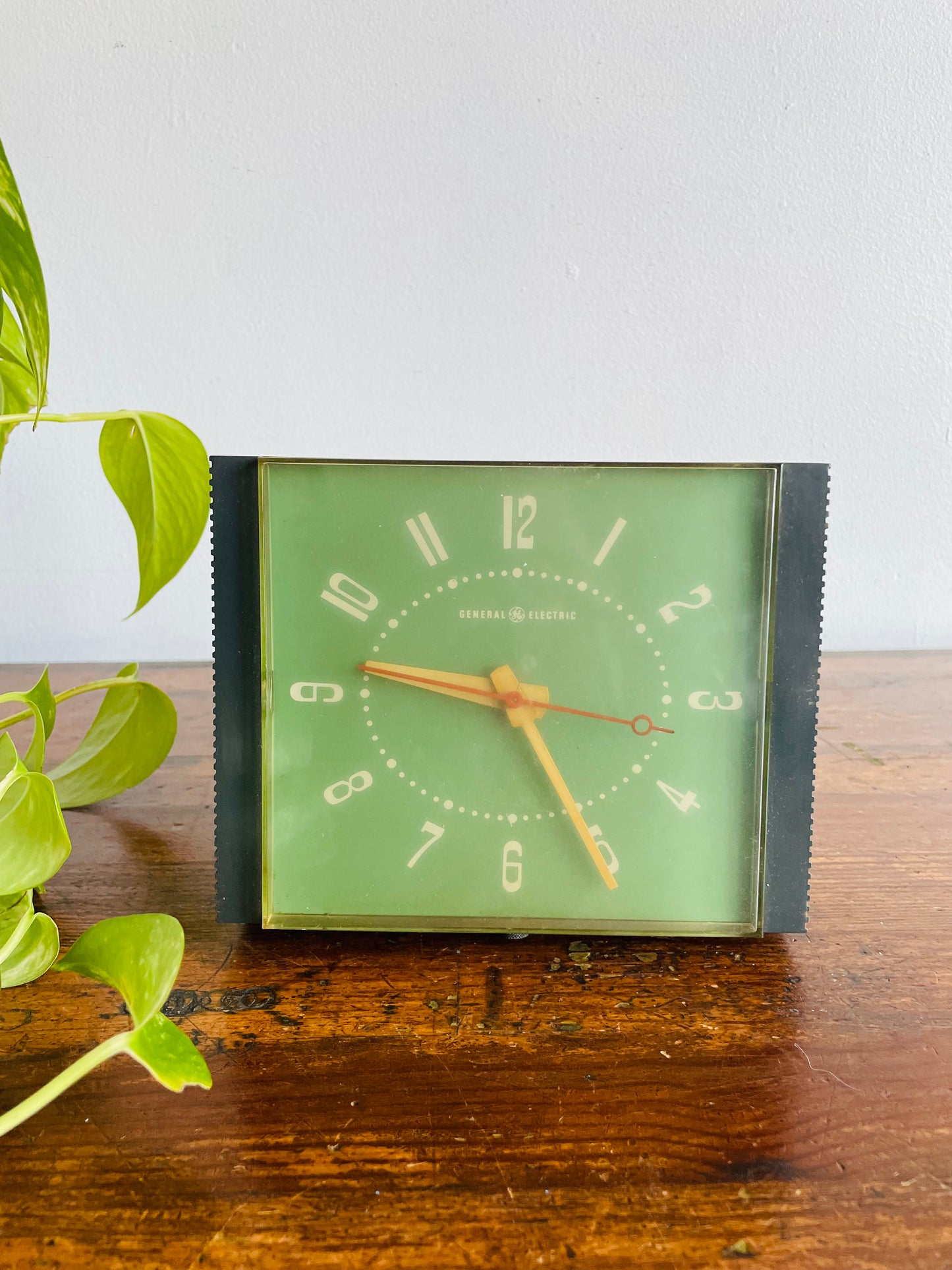 General Electric Plug-In Green Clock for Wall or Table - Model LK-40 - Made in Toronto Canada