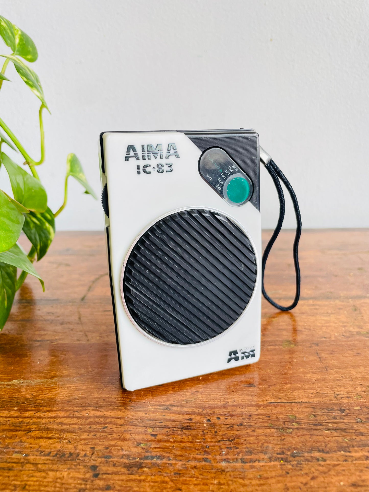 Vintage 1983 White AIMA IC-83 Portable AM Radio Receiver - Takes 2 AA Batteries (Not Included) - Tested / Works!