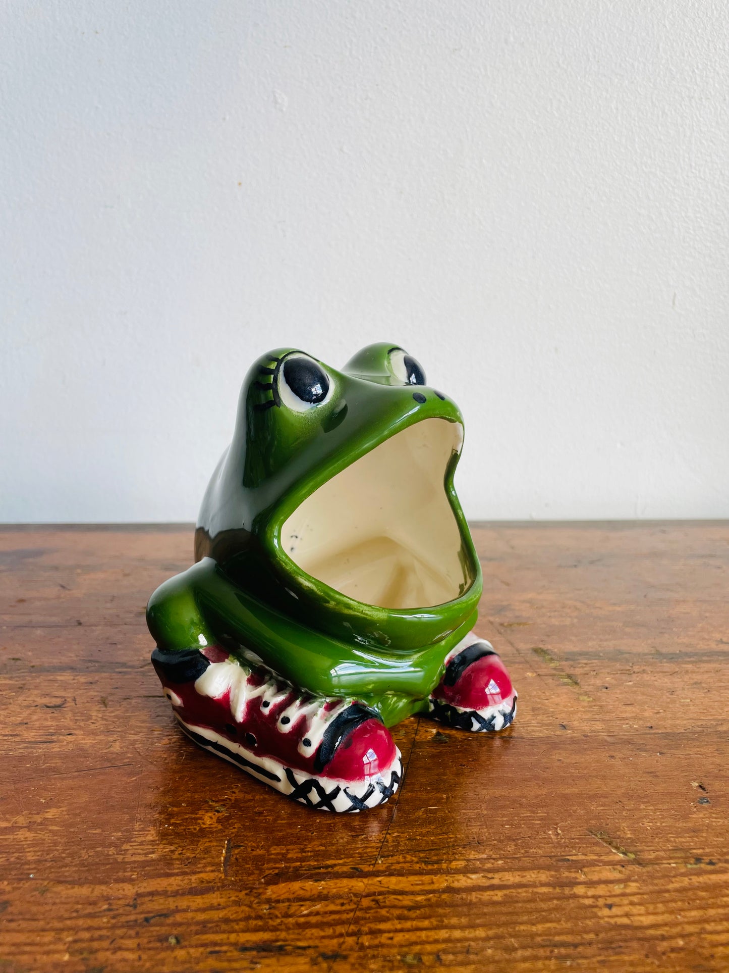 Vintage Hand Painted Wide Mouthed Green Frog Wearing Red Sneakers Scrubbie Sponge Holder