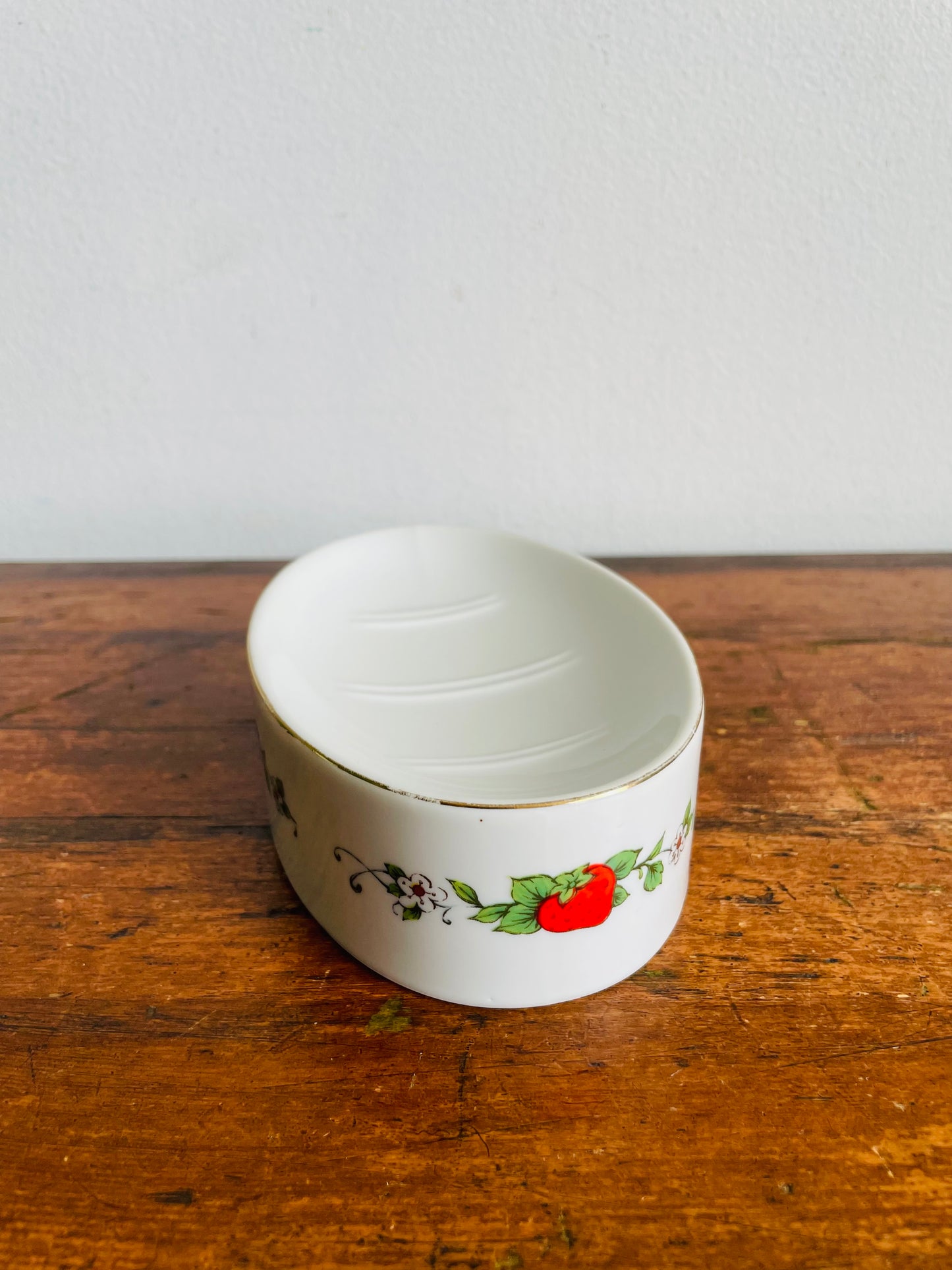 Vintage 1980s Strawberry Shortcake Fine Porcelain Soap Dish Holder - American Greetings Corp. Cleveland Ohio - Made in Japan