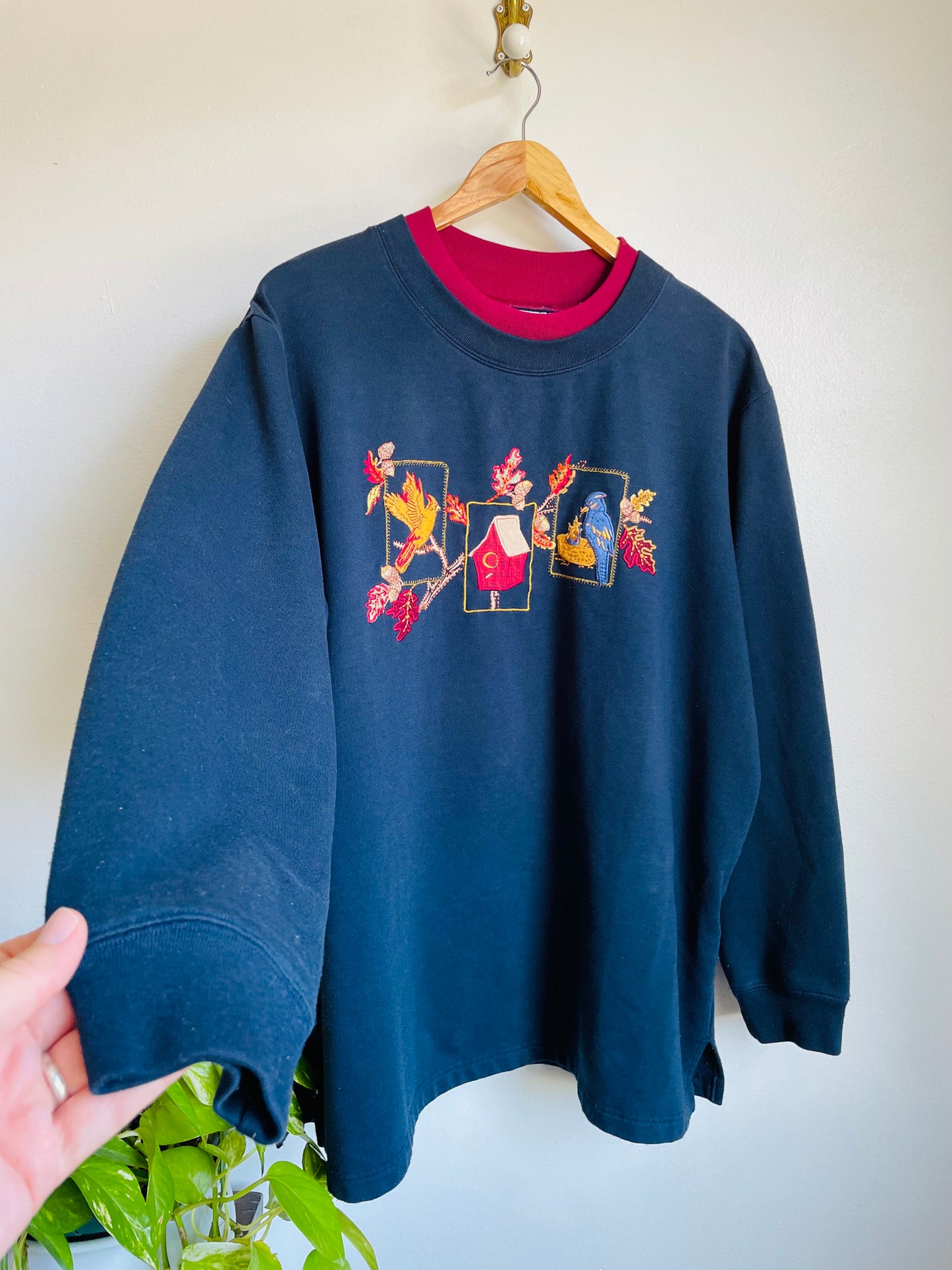 Bobbie Brooks Woman Navy Blue Crewneck Sweatshirt with Embroidered Autumn Leaves & Bird Design - Size 18-20W