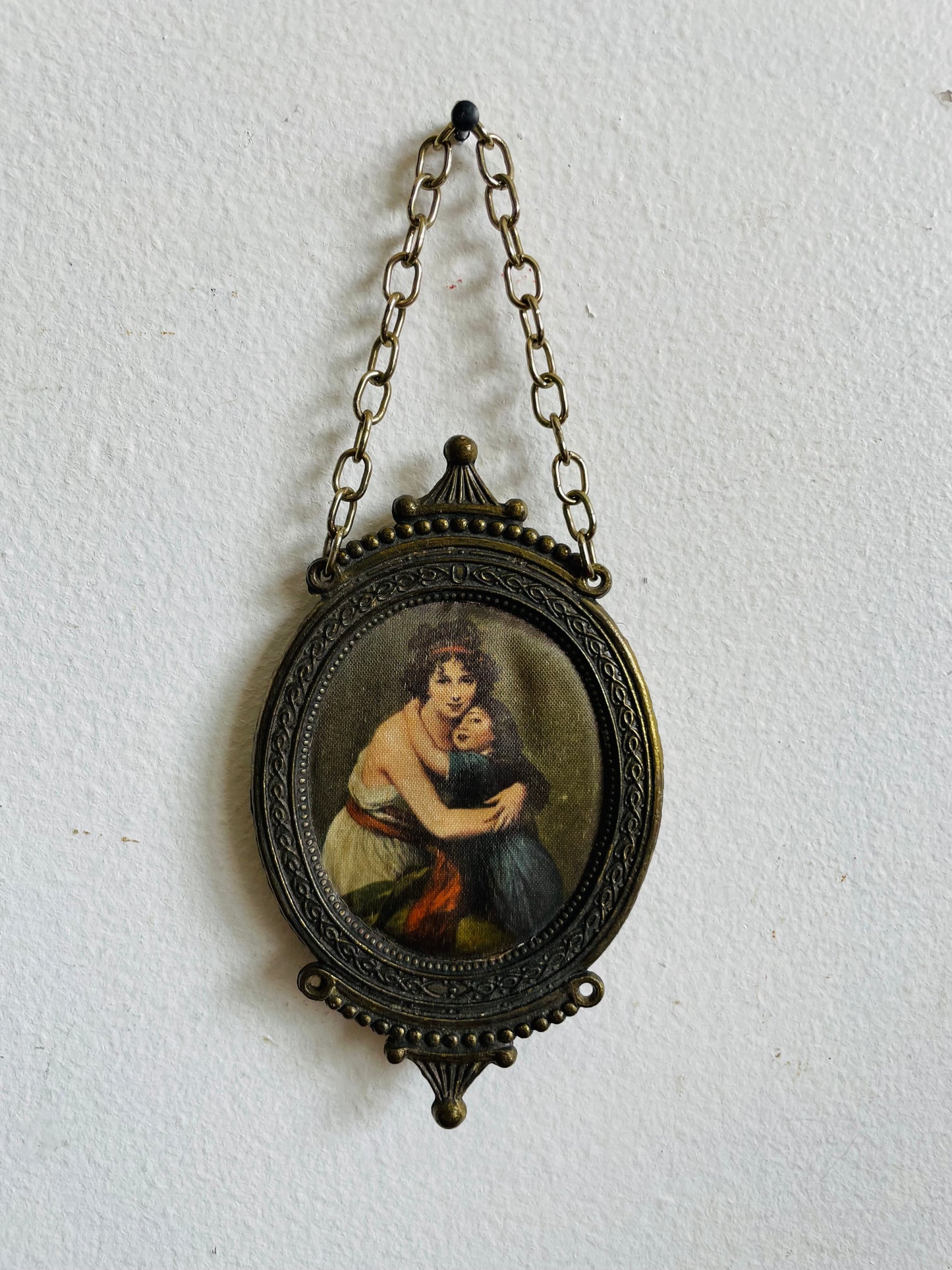 Vintage Italian Brass Ornate Oval Frame with Picture on Padded Silk Fabric - Élisabeth Vigée Le Brun - Mother with Daughter (Self-Portrait with Julie) - Made in Italy