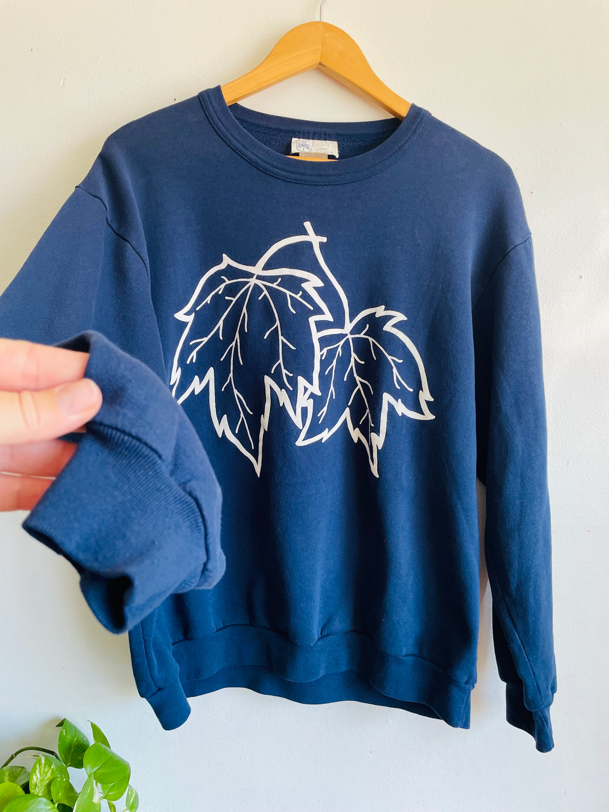 Vintage 1990s Girl Guides of Canada Navy Blue Adult Size Large Crewneck Sweatshirt with White Leaf Design - Alfred Sung Uniform Collection - Made in Canada