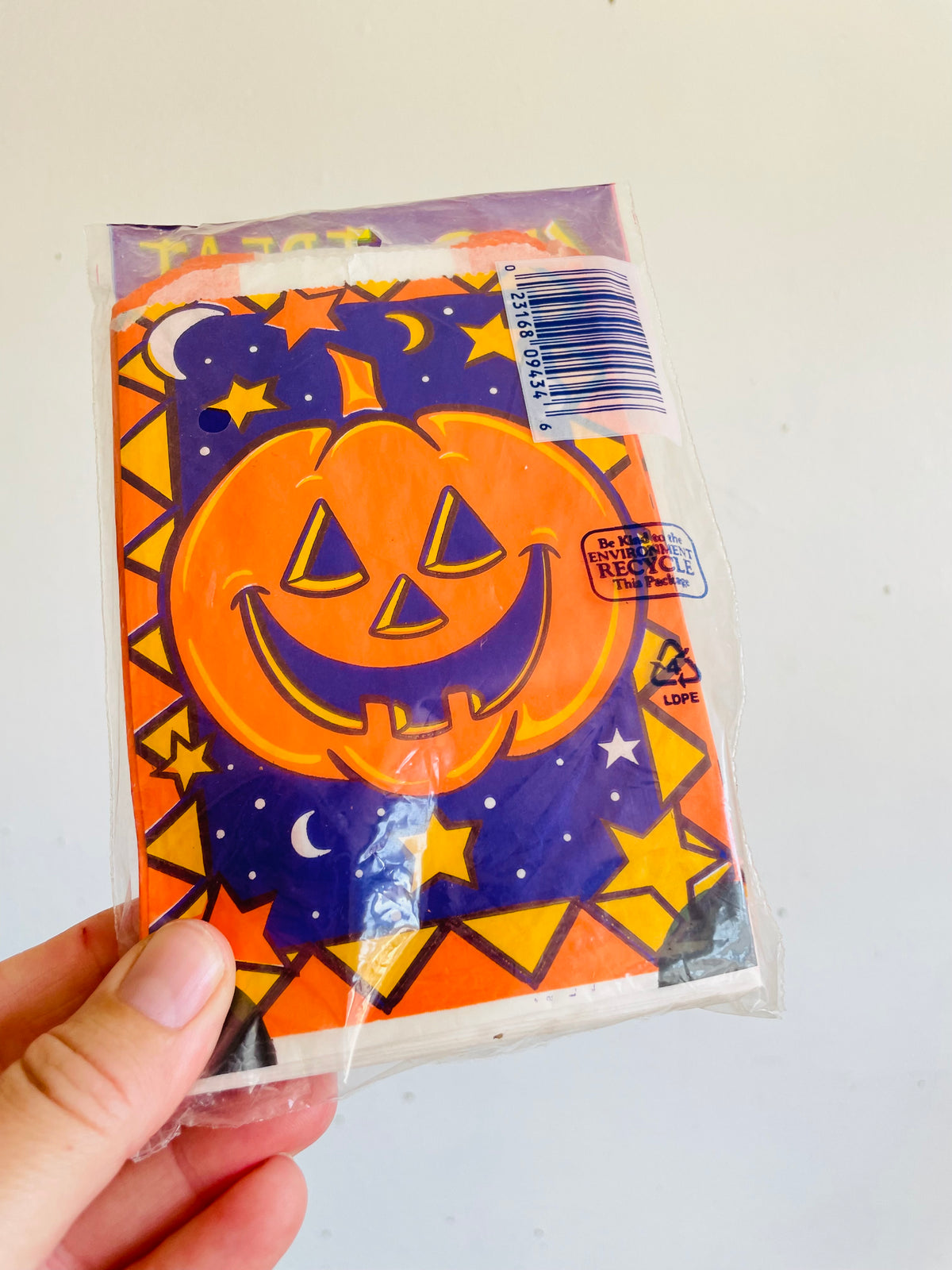 Vintage 1995 Deadstock Fun World Set of 40 Paper Halloween Treat Bags with Happy Jack-o-Lantern Pumpkin Design #1