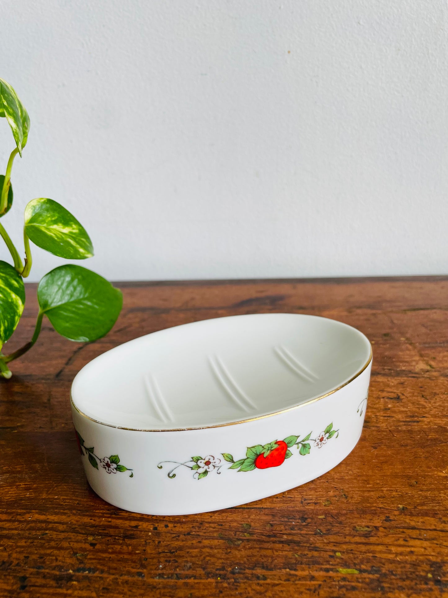 Vintage 1980s Strawberry Shortcake Fine Porcelain Soap Dish Holder - American Greetings Corp. Cleveland Ohio - Made in Japan
