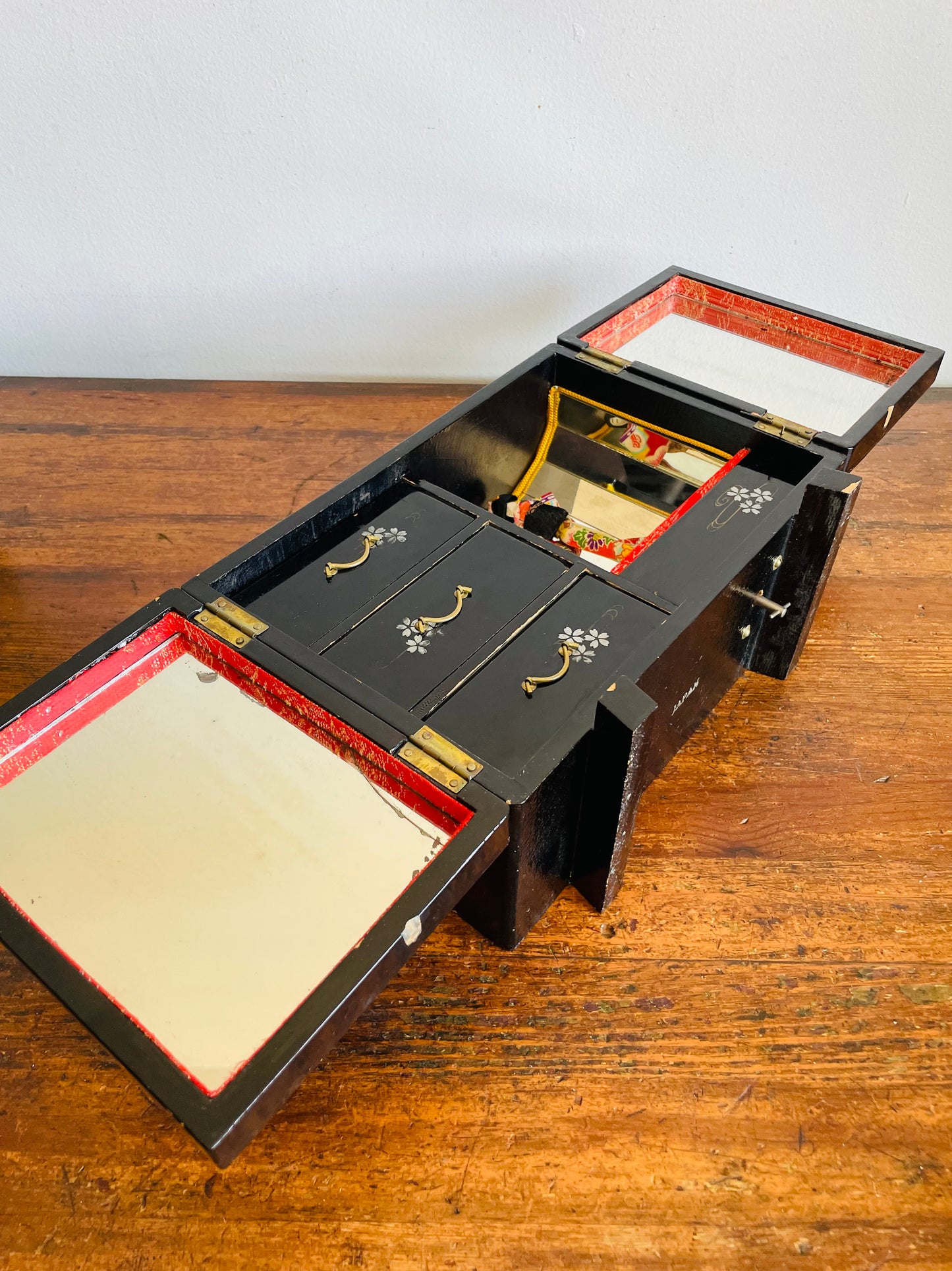 Vintage Japanese Black Lacquer Wood Musical Jewellery Box Cabinet with Mirrors, Drawers & Geisha Woman - Made in Japan - Tested/Works