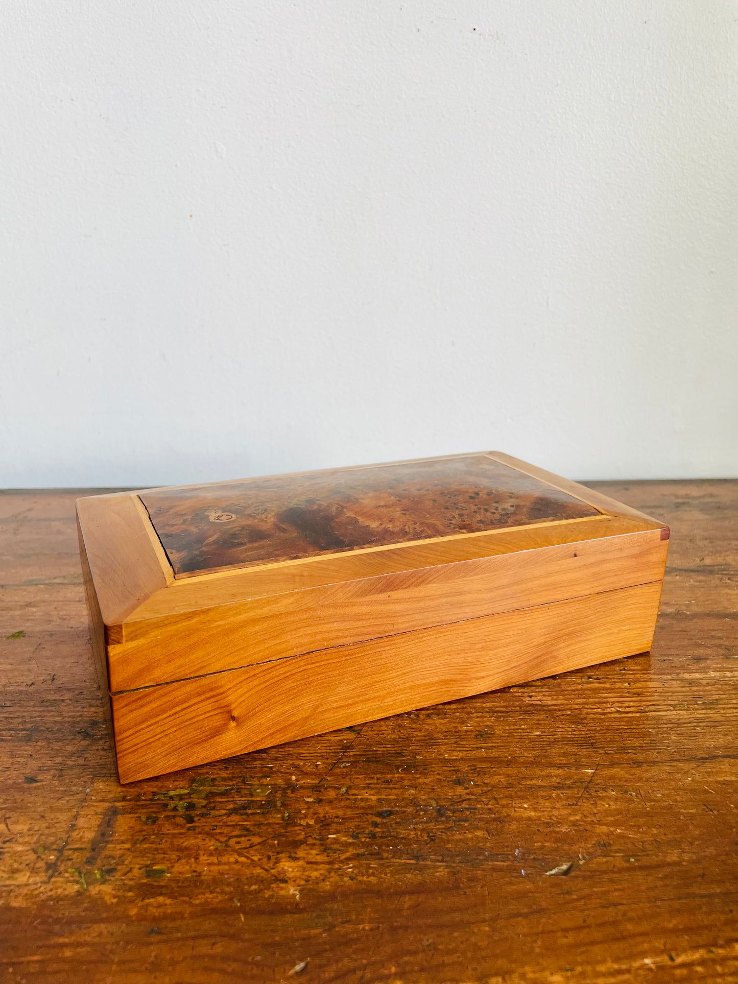 Vintage Burl Wood Inlay Jewellery Trinket Box with Hinged Lid