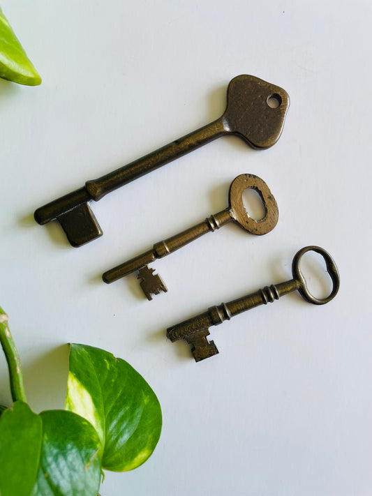 Vintage Collection of Solid Brass Skeleton Keys - Set of 3