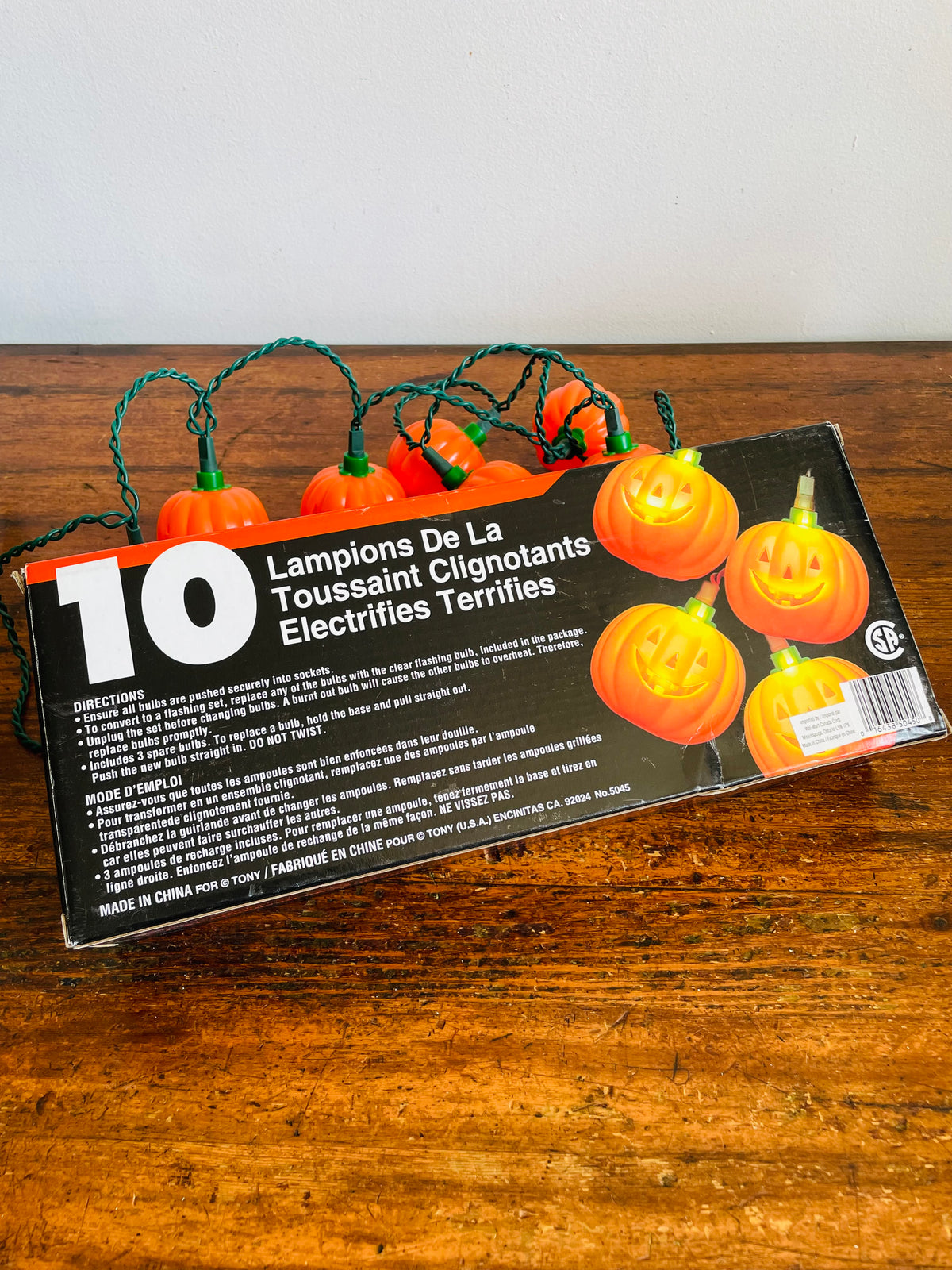 Vintage Electrified Terrified Blinking Halloween String Lights - 10 Smiling Jack-o-Lantern Pumpkins in Box - Tested / Work!