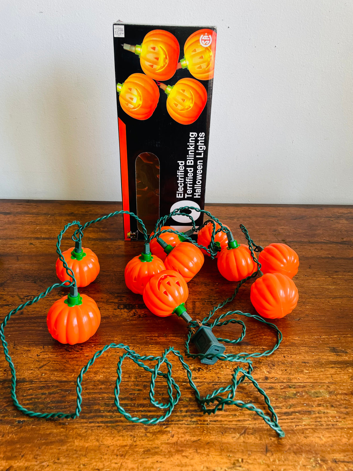 Vintage Electrified Terrified Blinking Halloween String Lights - 10 Smiling Jack-o-Lantern Pumpkins in Box - Tested / Work!