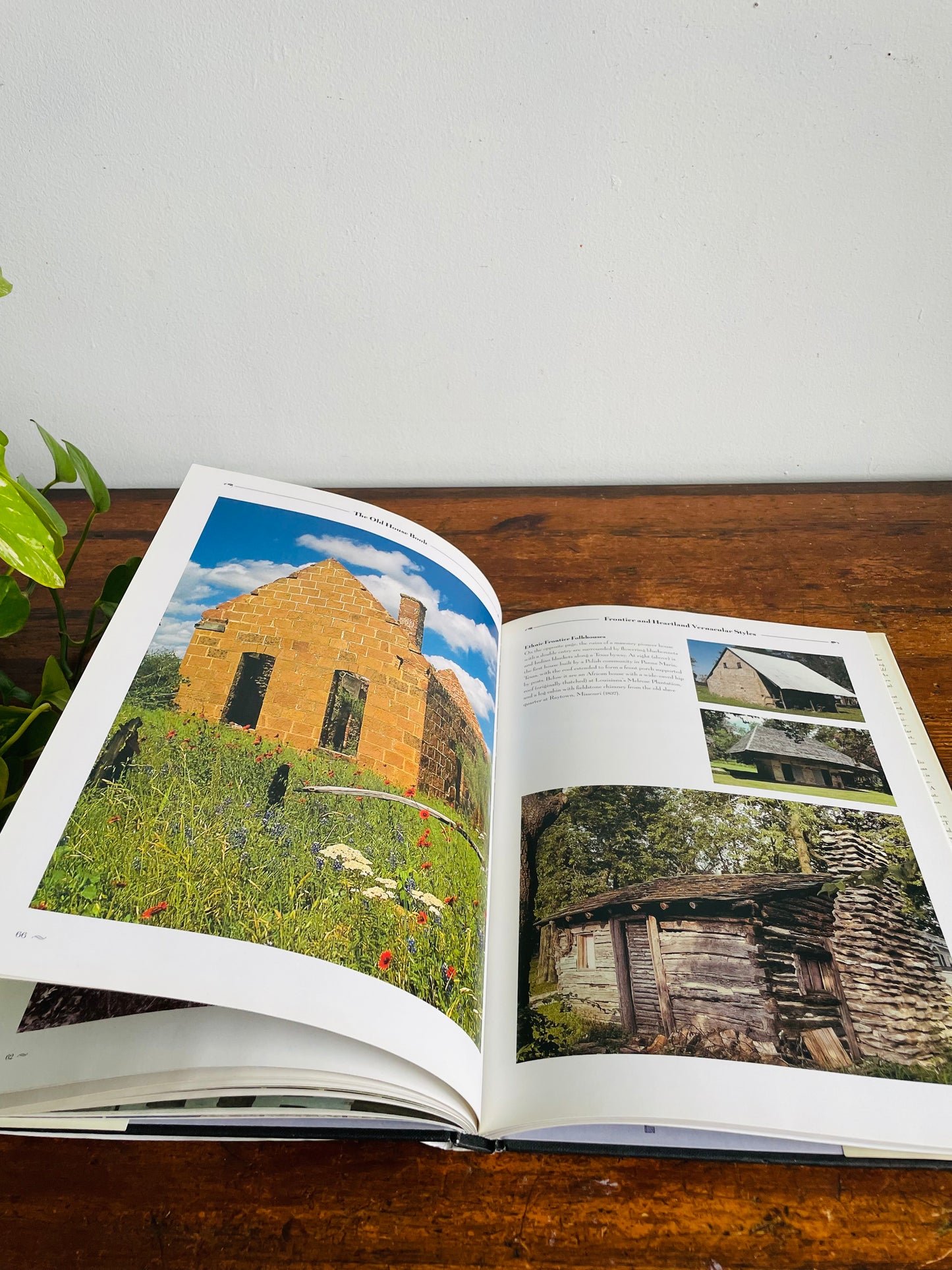 Vintage The Old Houses Book Hardcover Coffee Table Book by Robin Langley Sommer (1999)