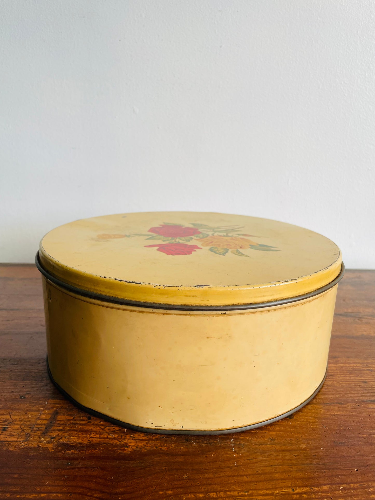 Floral Rose Round Biscuit Tin with Lid