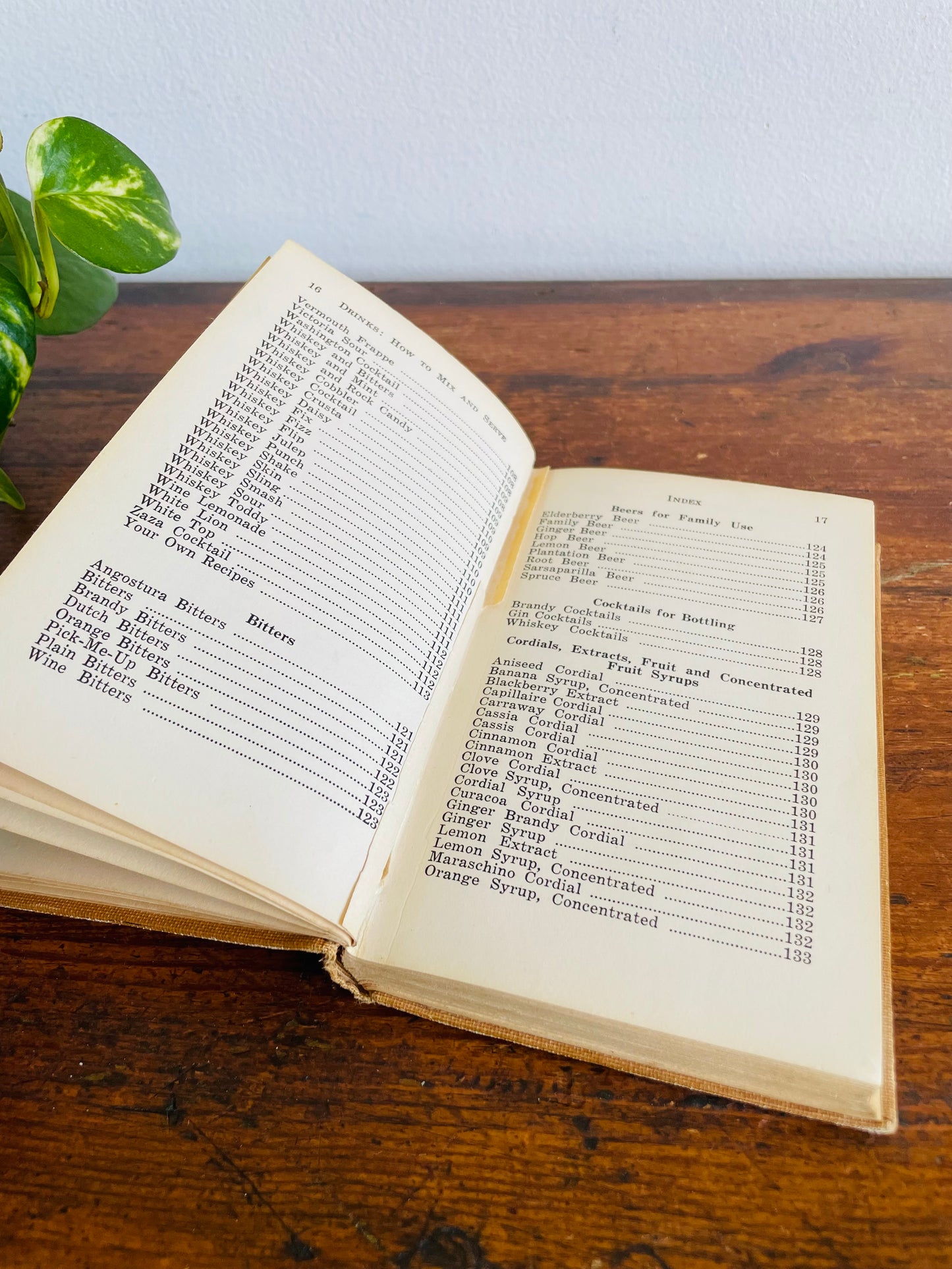 Vintage Bartenders Guide: Drinks How To Mix & How To Serve Clothbound Hardcover Pocket Book by Paul E. Lowe (1943)