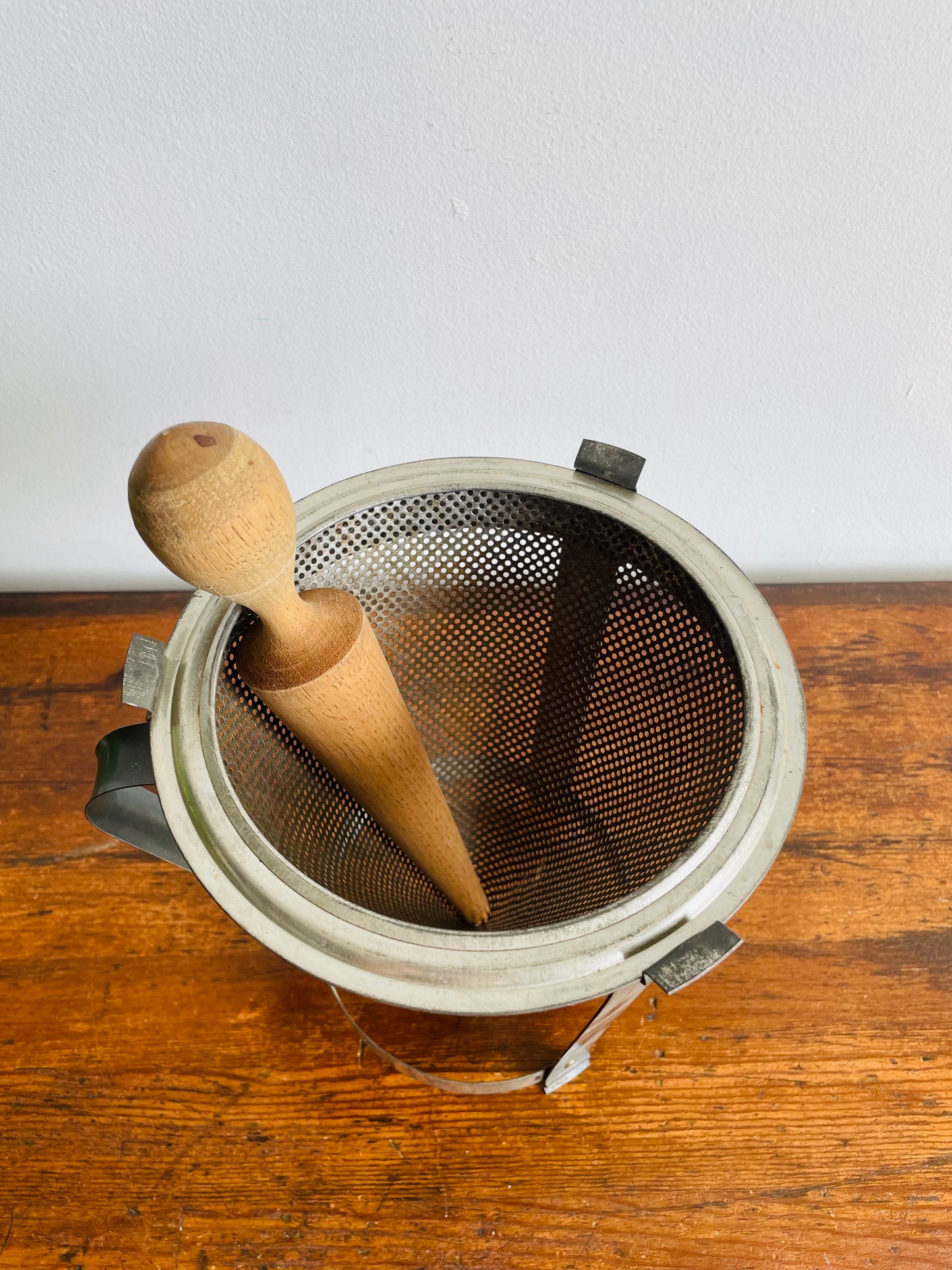 Steel Cone Sieve Colander Strainer with Wood Pestle