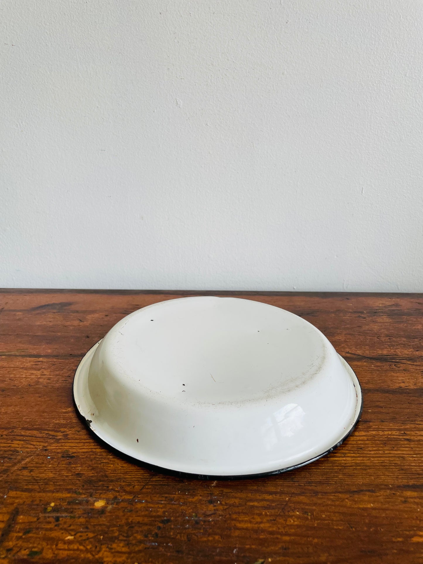 White Enamelware Pie Dish Plate with Black Rim