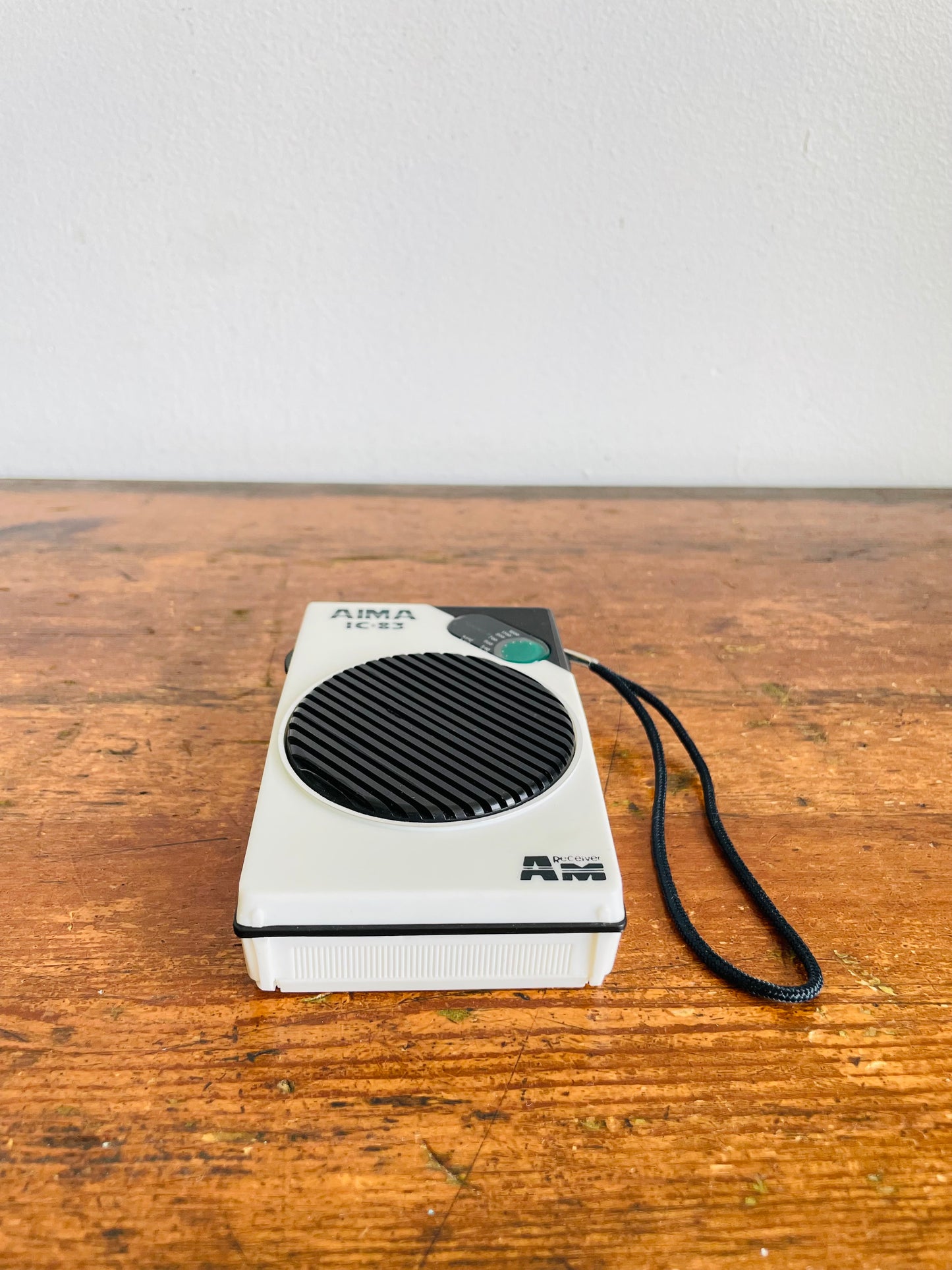 Vintage 1983 White AIMA IC-83 Portable AM Radio Receiver - Takes 2 AA Batteries (Not Included) - Tested / Works!