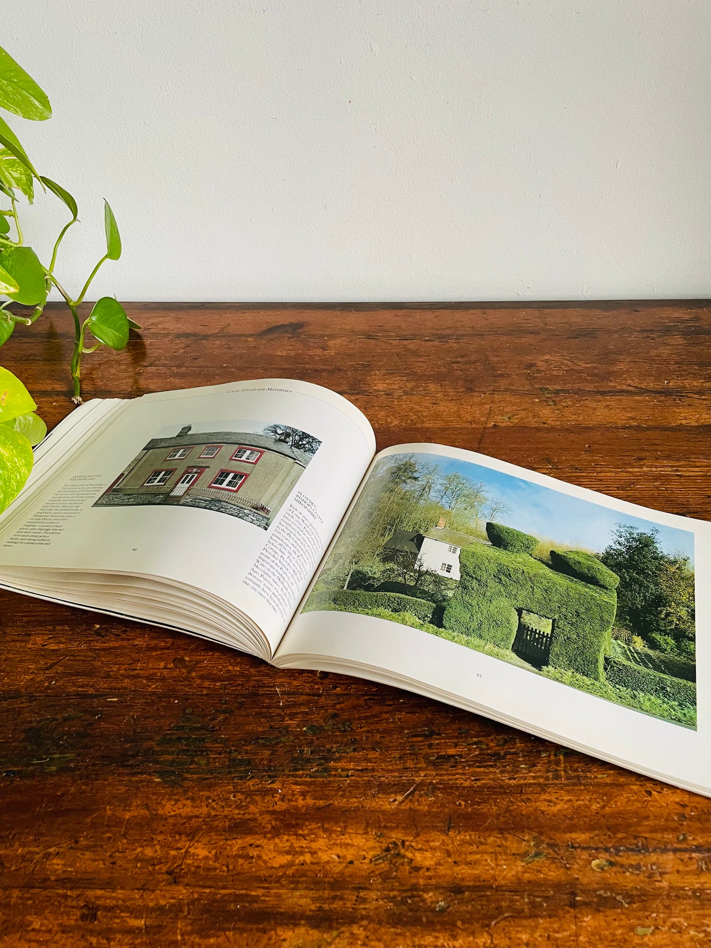 Vintage English Cottages Book by Tony Evans & Candida Lycett Green (1984)