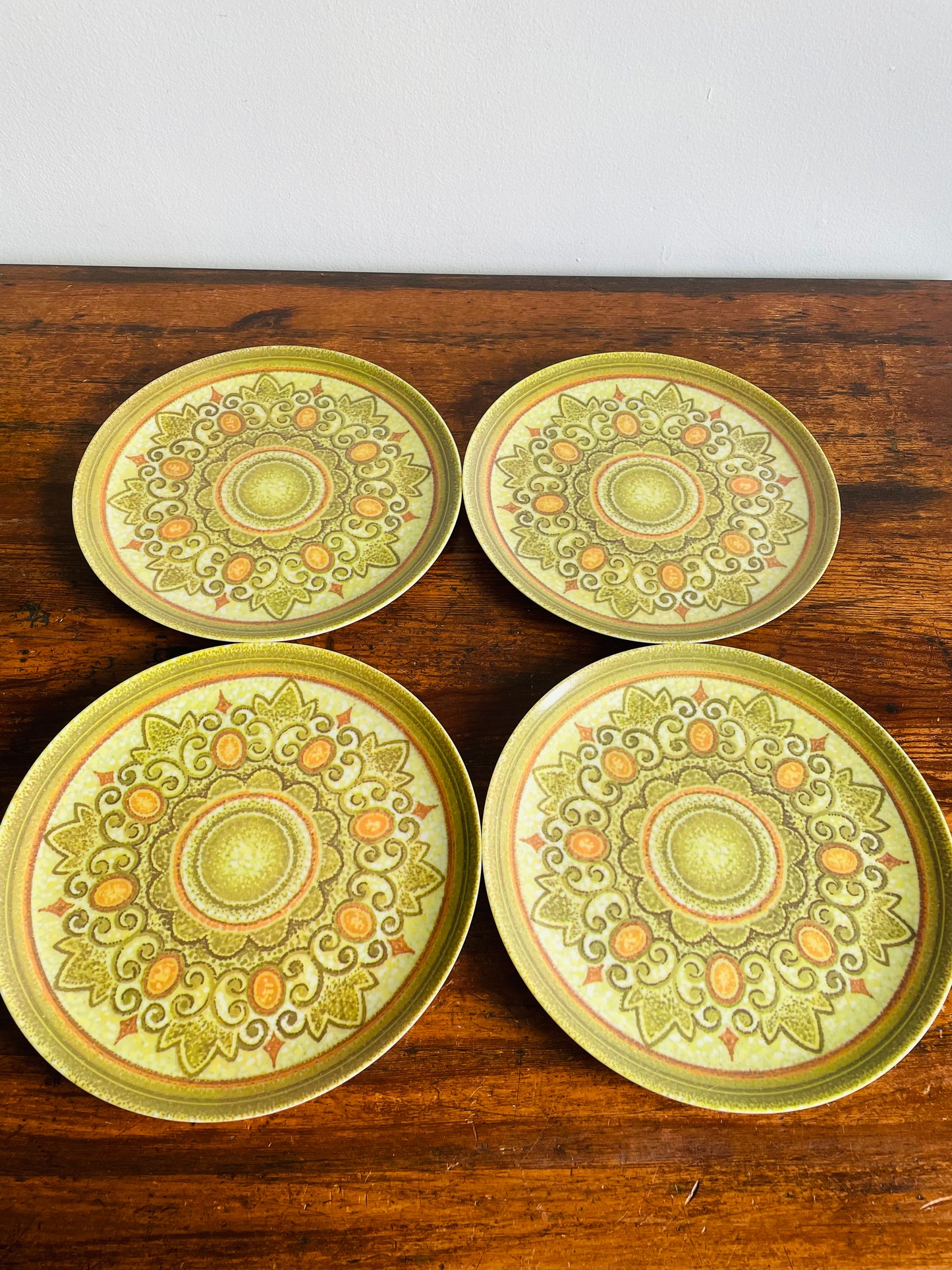 Maplex Toronto Quality Melamine Dinnerware Plates with Groovy Design - Set of 4 Dishes