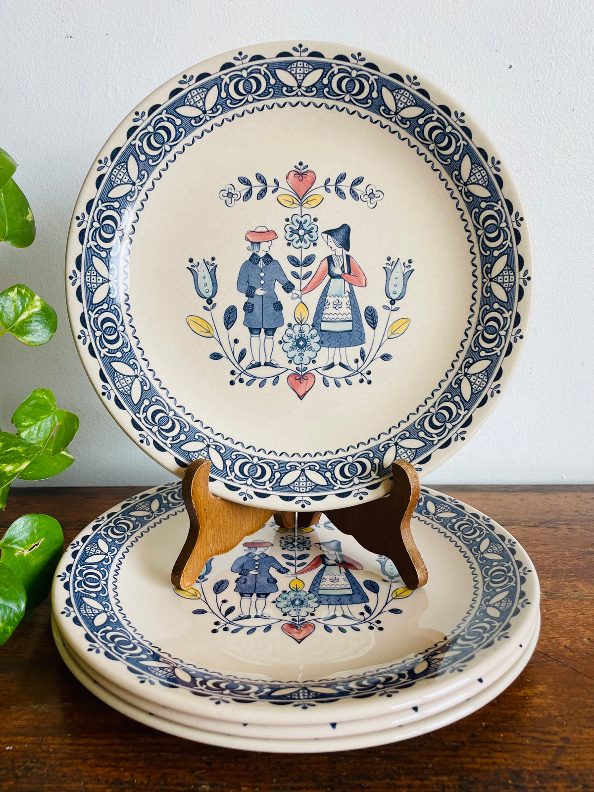 Vintage Johnson Brothers Hearts & Flowers Staffordshire England Old Granite Ironstone 10" Dinner Plate Dishes - Set of 4