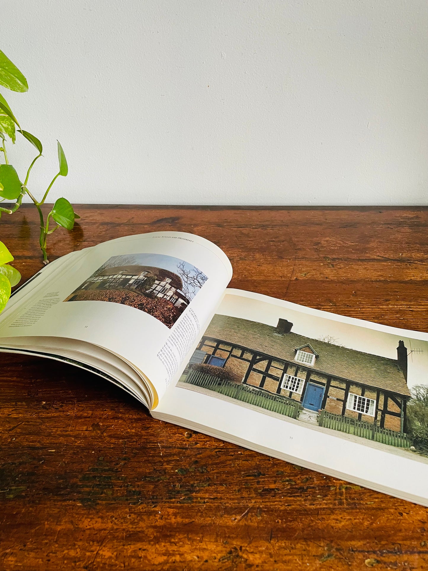 Vintage English Cottages Book by Tony Evans & Candida Lycett Green (1984)