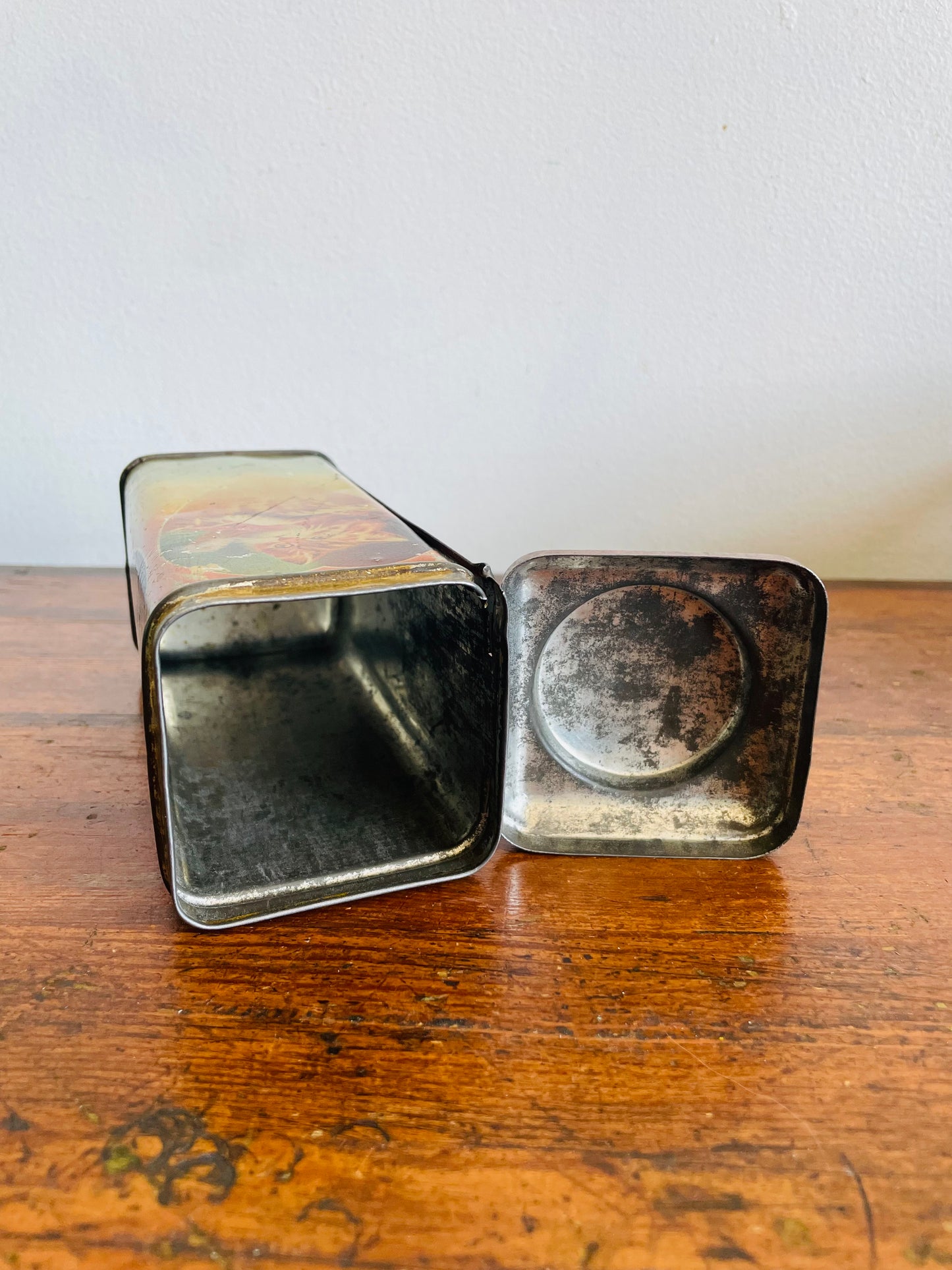 Vintage Cat Tin With Hinged Lid - Heart & Kitten Design - Black & White / Orange & White Kittens