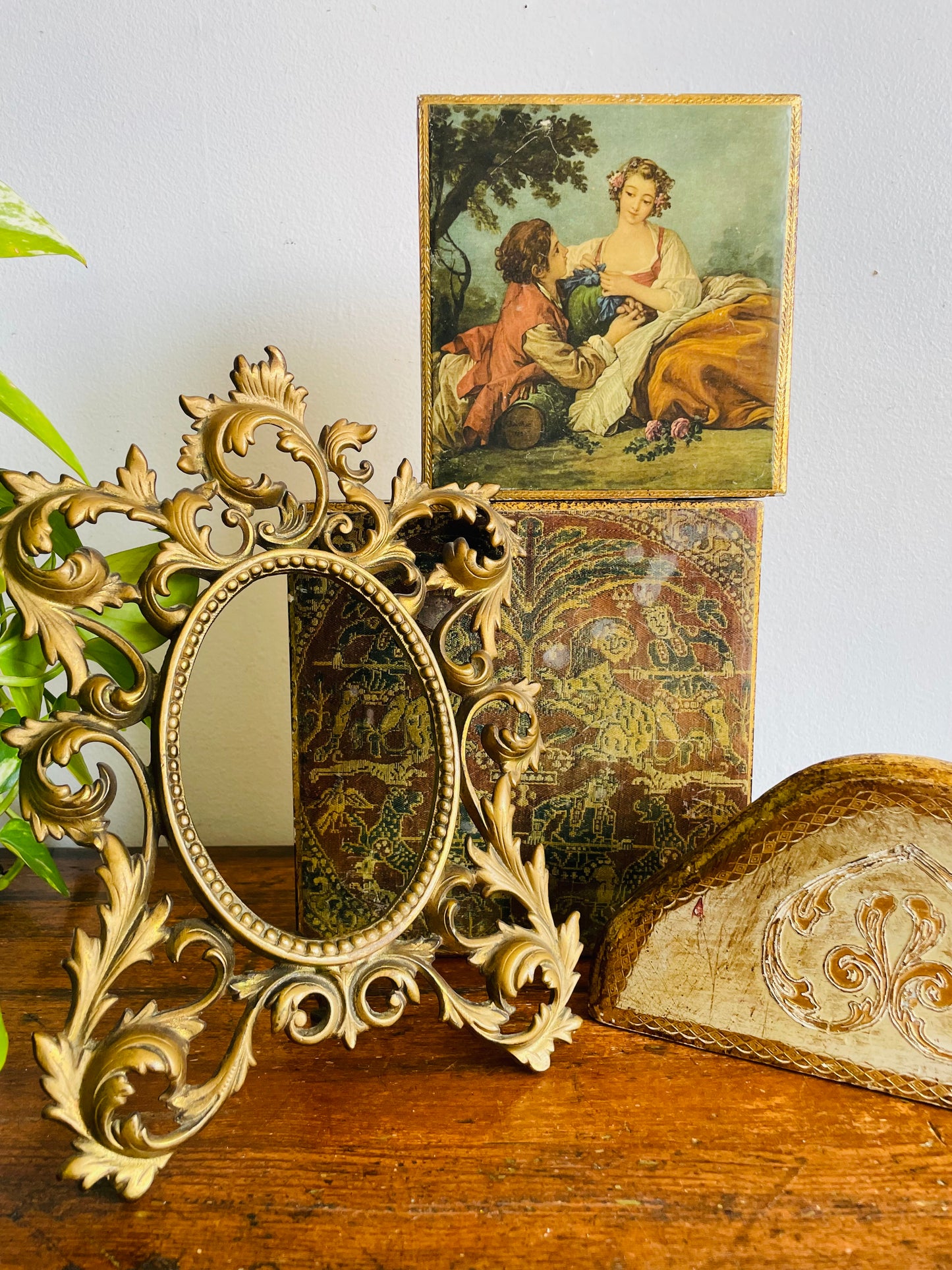 Vintage Florentine Box with Hinged Lid & Scene from François Boucher's Painting "La Musette" - Made in Italy