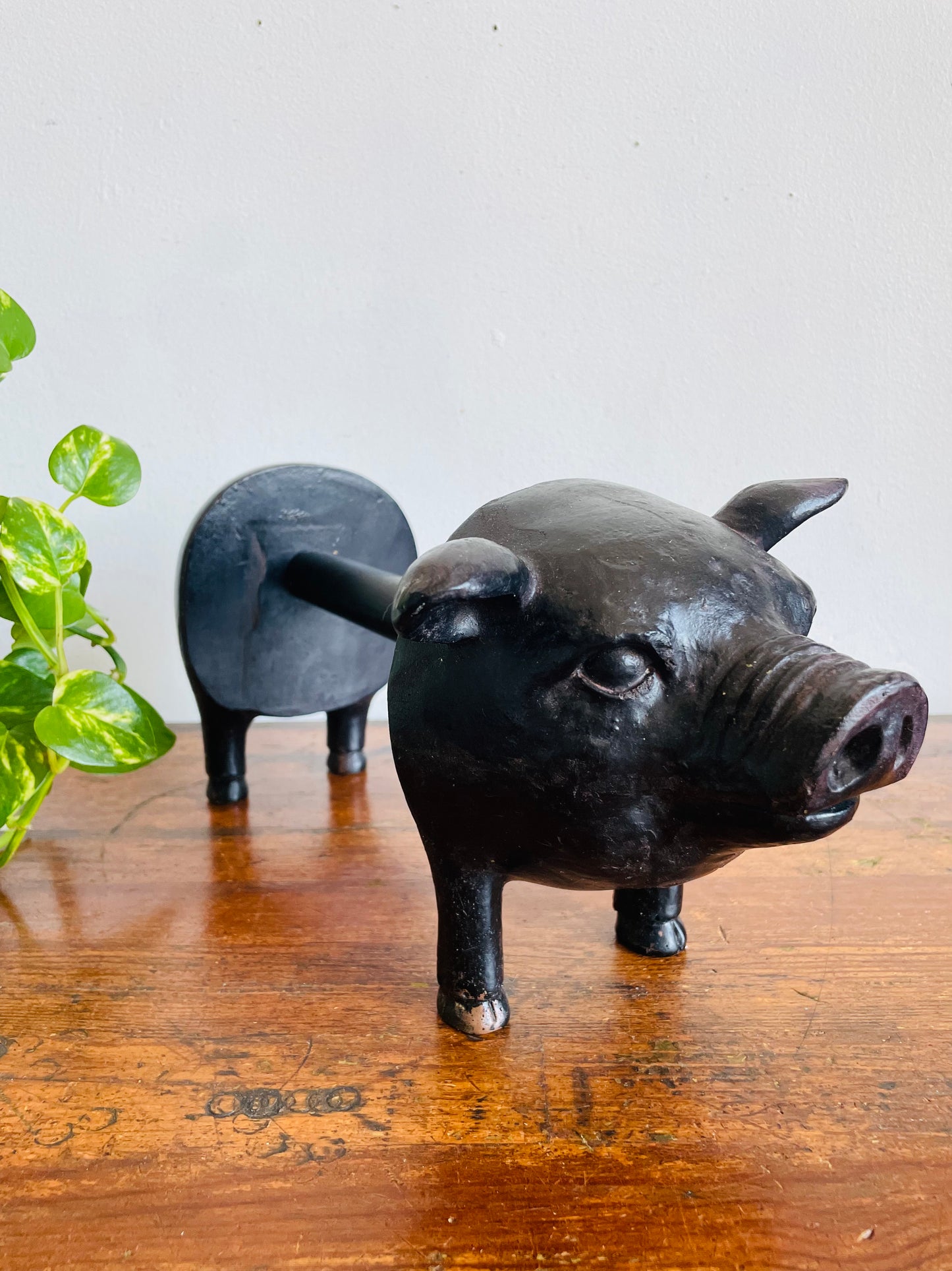 Black Resin & Metal Pig Paper Towel Roll Holder Dispenser - Not Vintage / Still Cute!