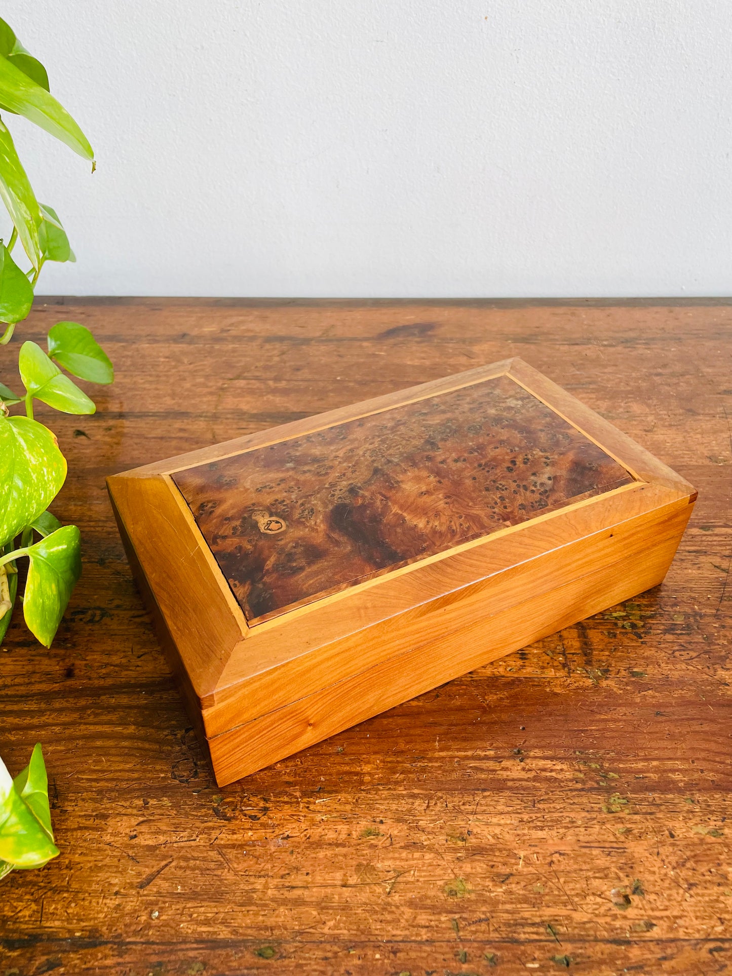 Vintage Burl Wood Inlay Jewellery Trinket Box with Hinged Lid