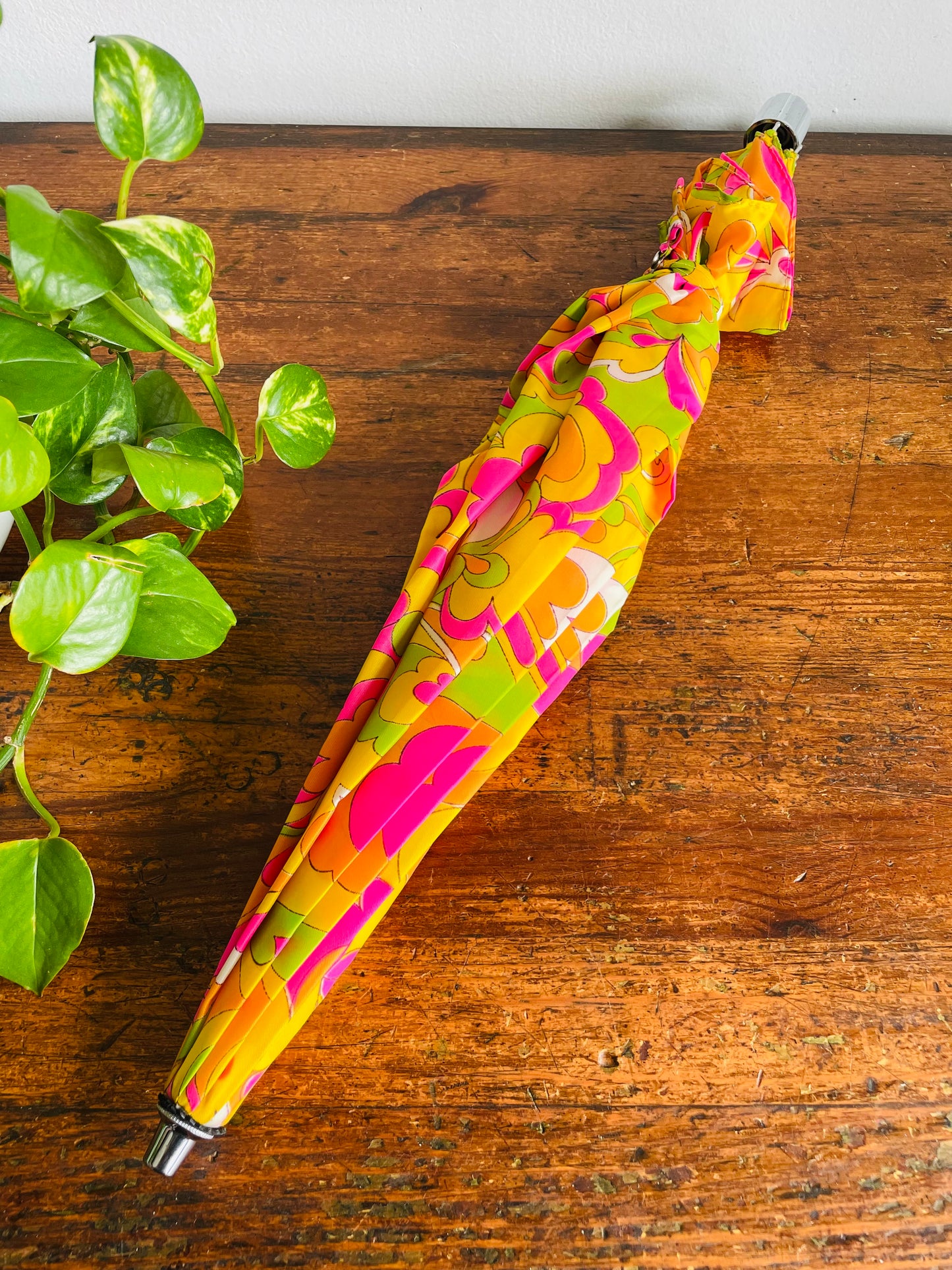 Vintage 1960s Bright, Groovy & Psychedelic Parasol Rain Umbrella - 100% Nylon - Japanese Writing on Tag