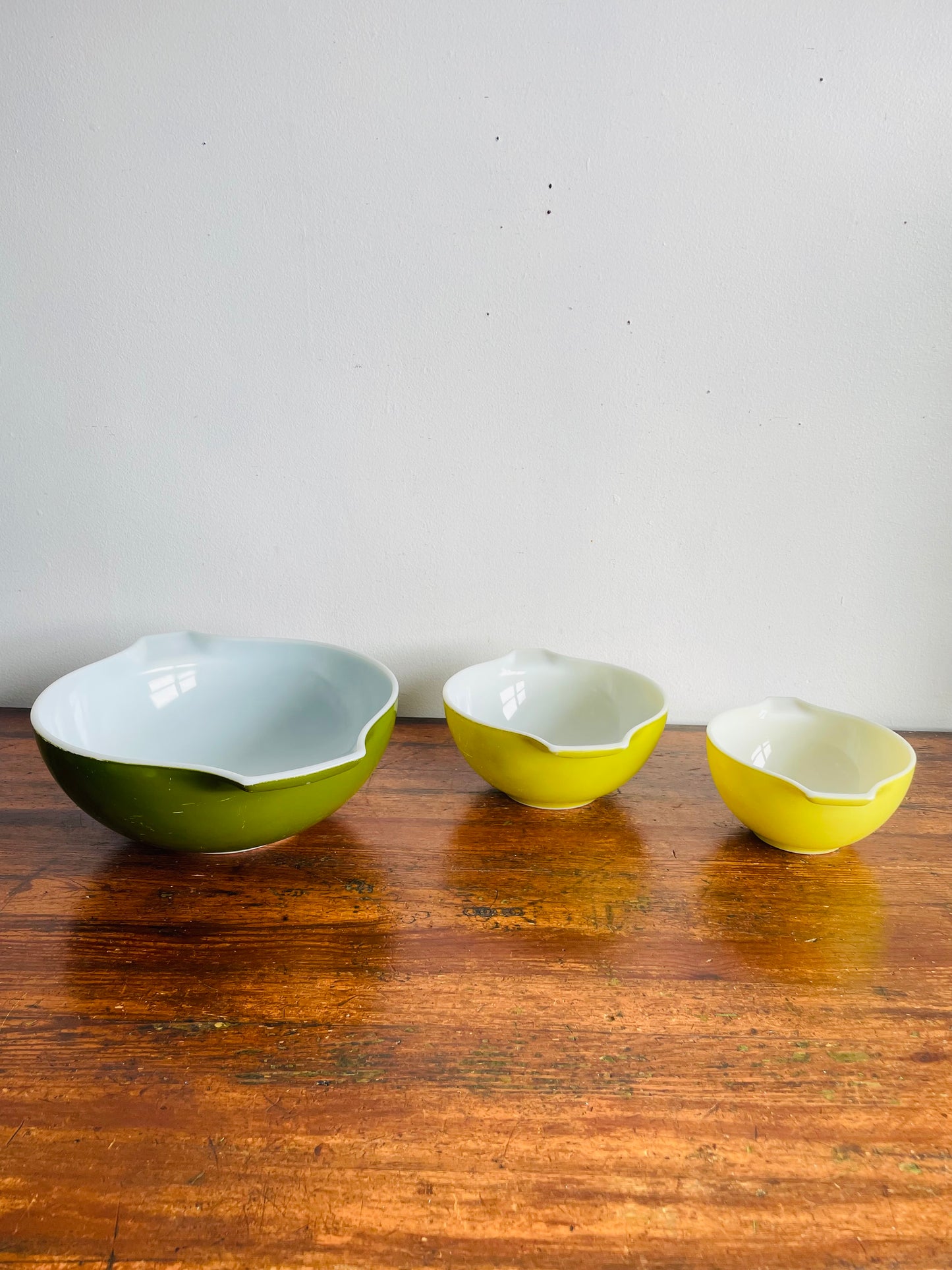 Vintage Pyrex Verde Avocado Green Cinderella Nesting Bowls - Set of 3