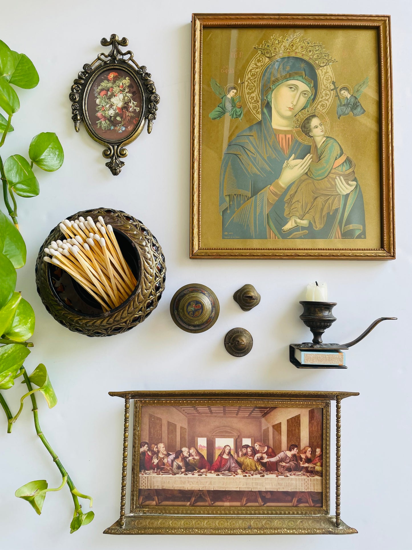 Vintage Unique Solid Brass Picture Frame with The Last Supper Religious Print Inside - Print Can Be Removed & Replaced - Easel Backing & Hooks for Hanging