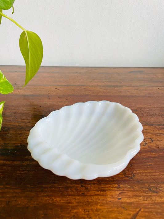 Milk Glass Shell Shaped Trinket Dish - Great for Jewellery, Soap, Scrubber, Business Cards, Etc.