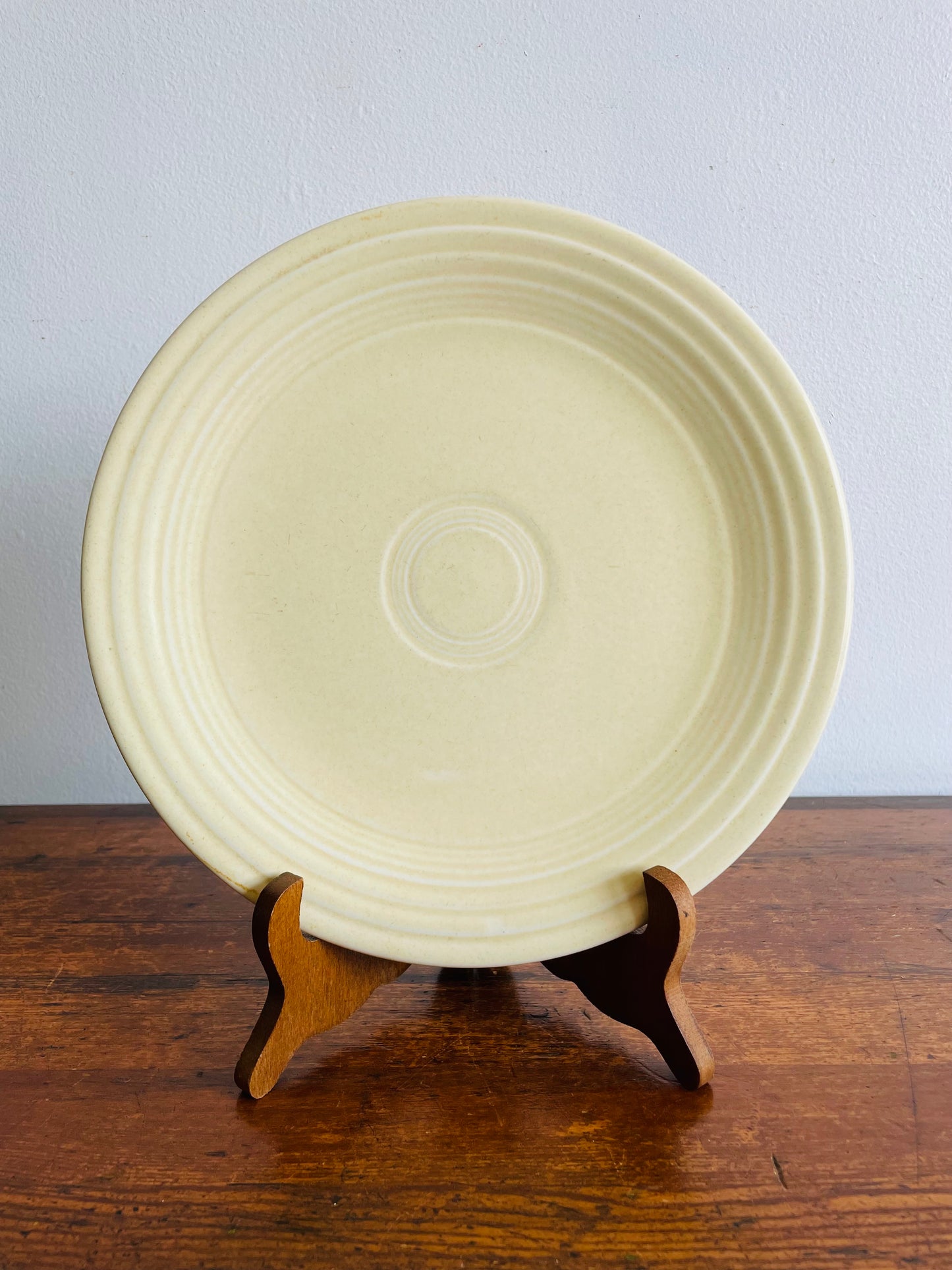 Genuine Fiesta Old Ivory 9.25" Dinner Plate Homer Laughlin Fiestaware - Made in USA Between 1936-1951