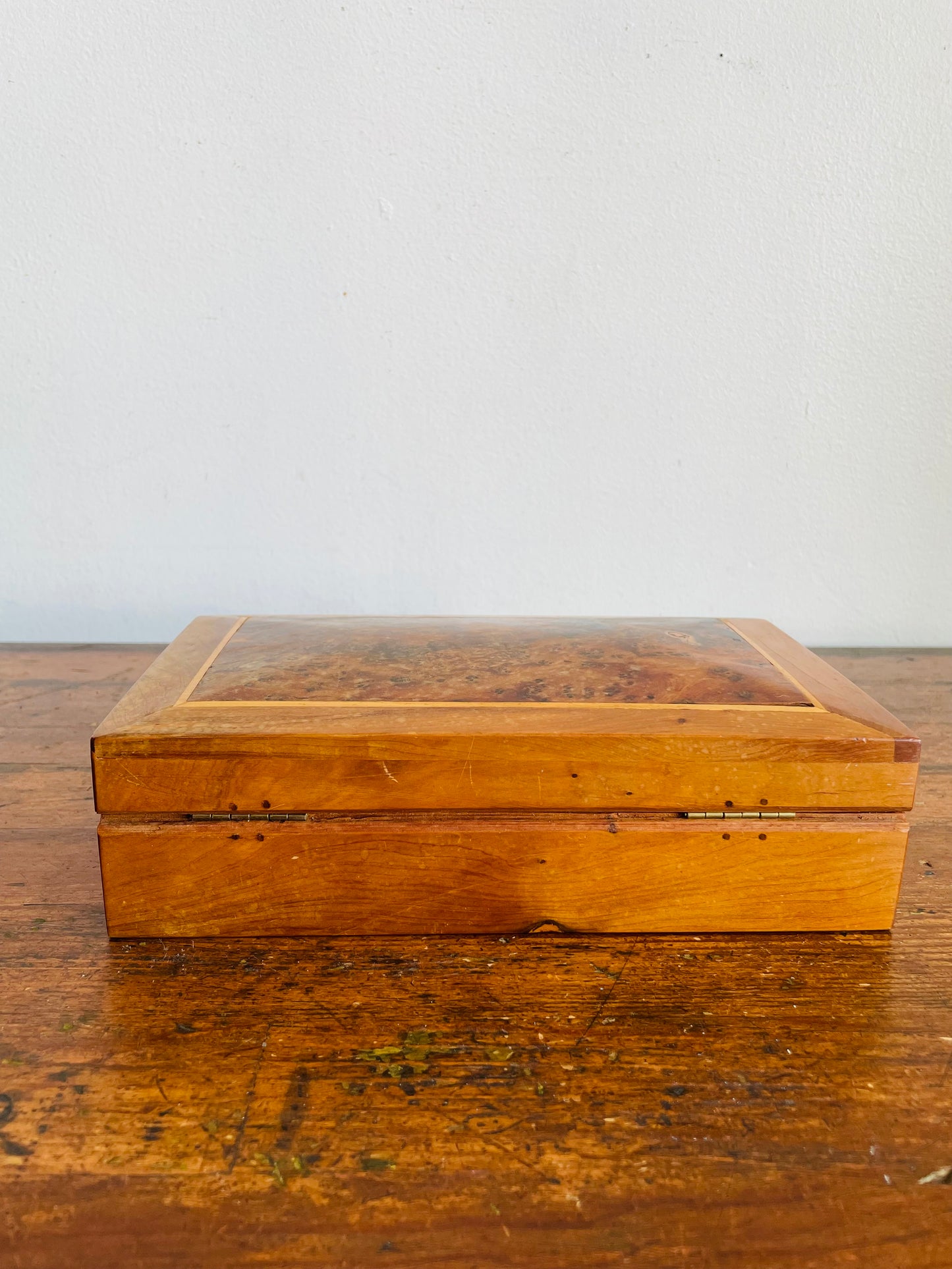 Vintage Burl Wood Inlay Jewellery Trinket Box with Hinged Lid