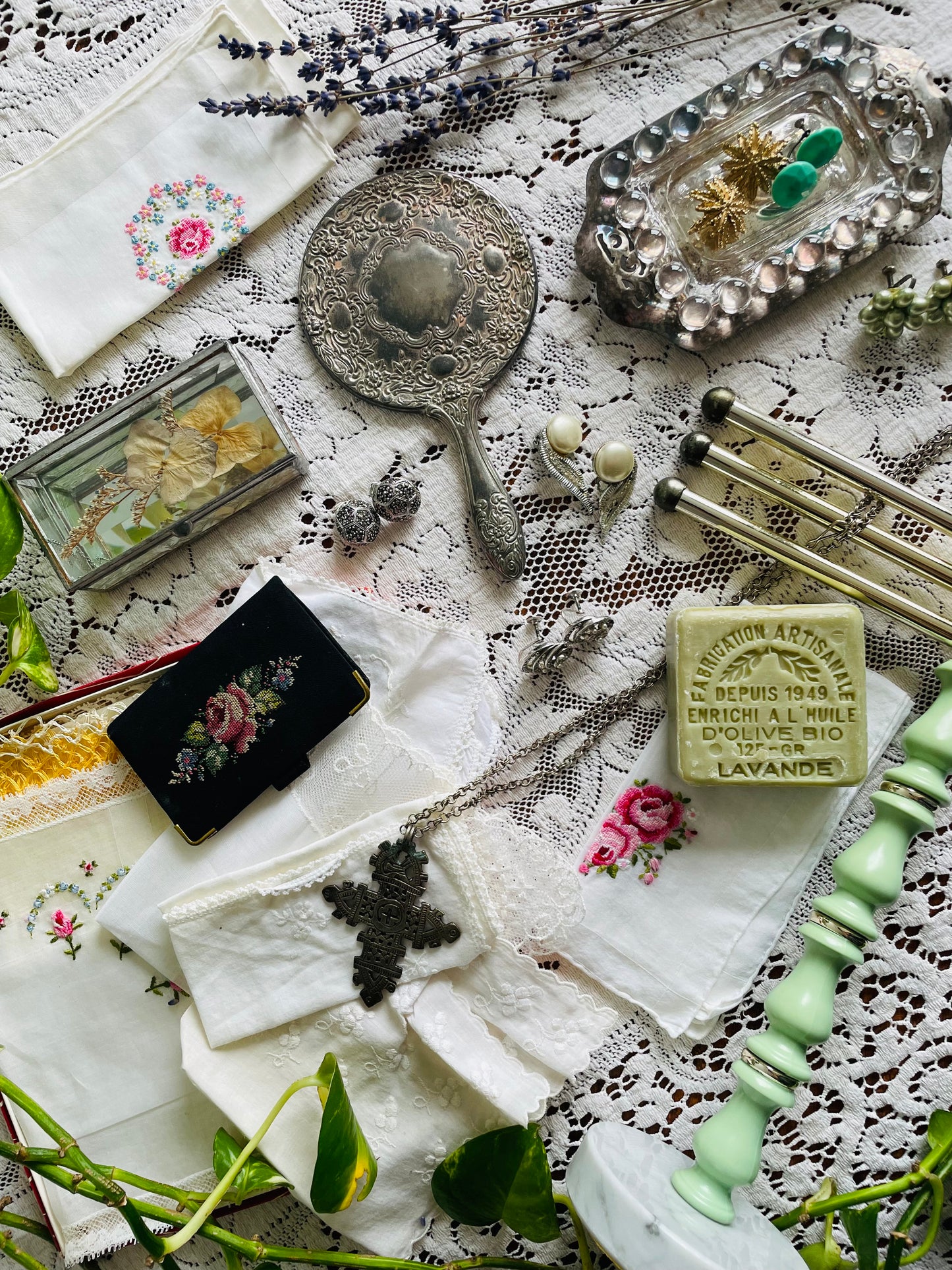 Metal & Glass Mirrored Trinket Jewellery Box with Dried Pressed Flower Lid