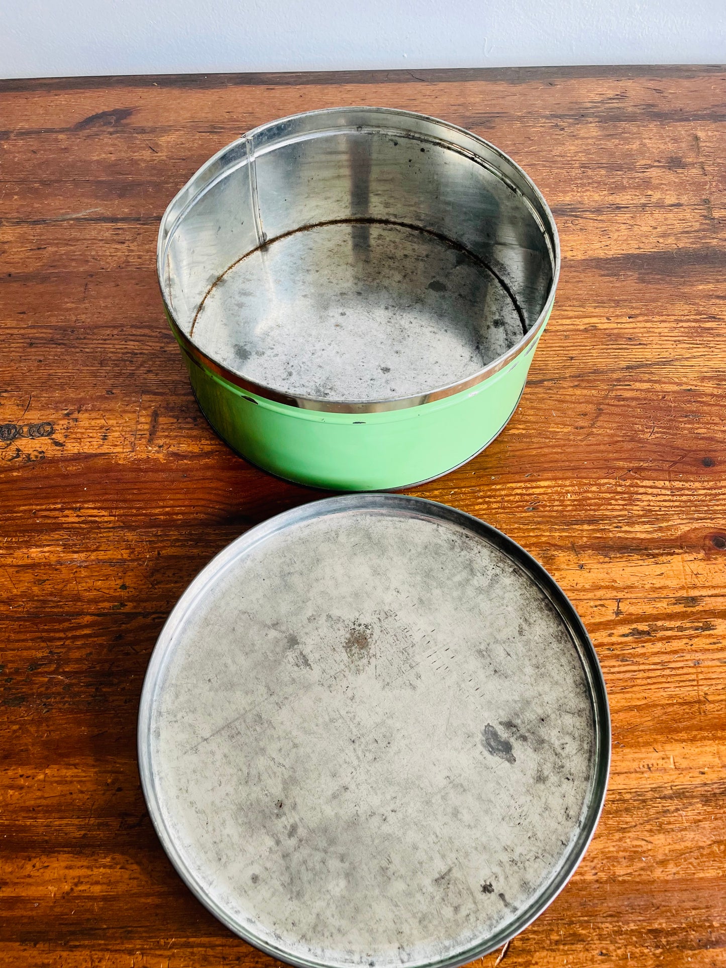 Bird of Paradise Round Biscuit Tin with Lid