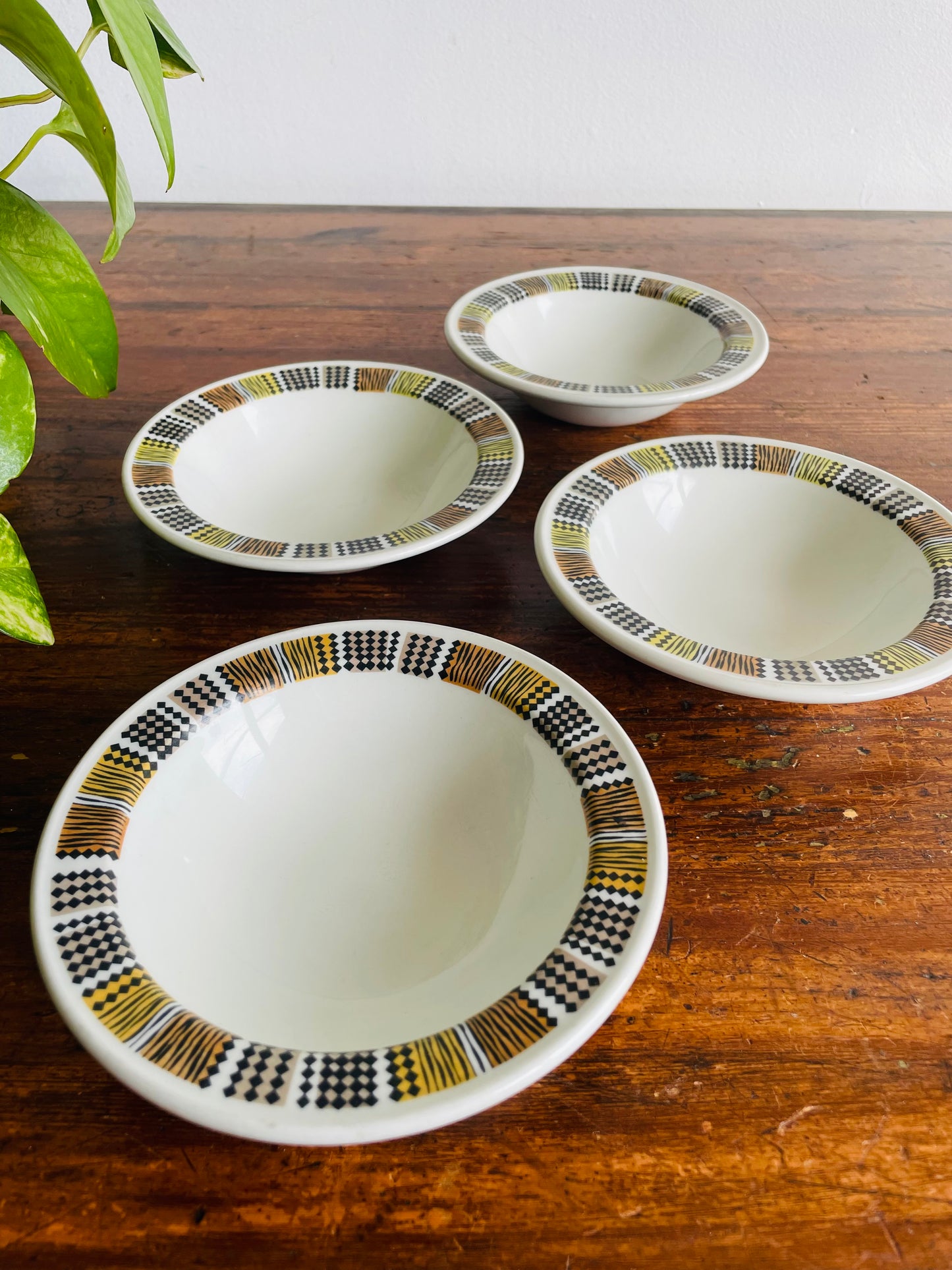 Ridgway Steelite Small Bowls with Tweed Pattern Rim - Vitreous China Hotelware - Made in England - Set of 4