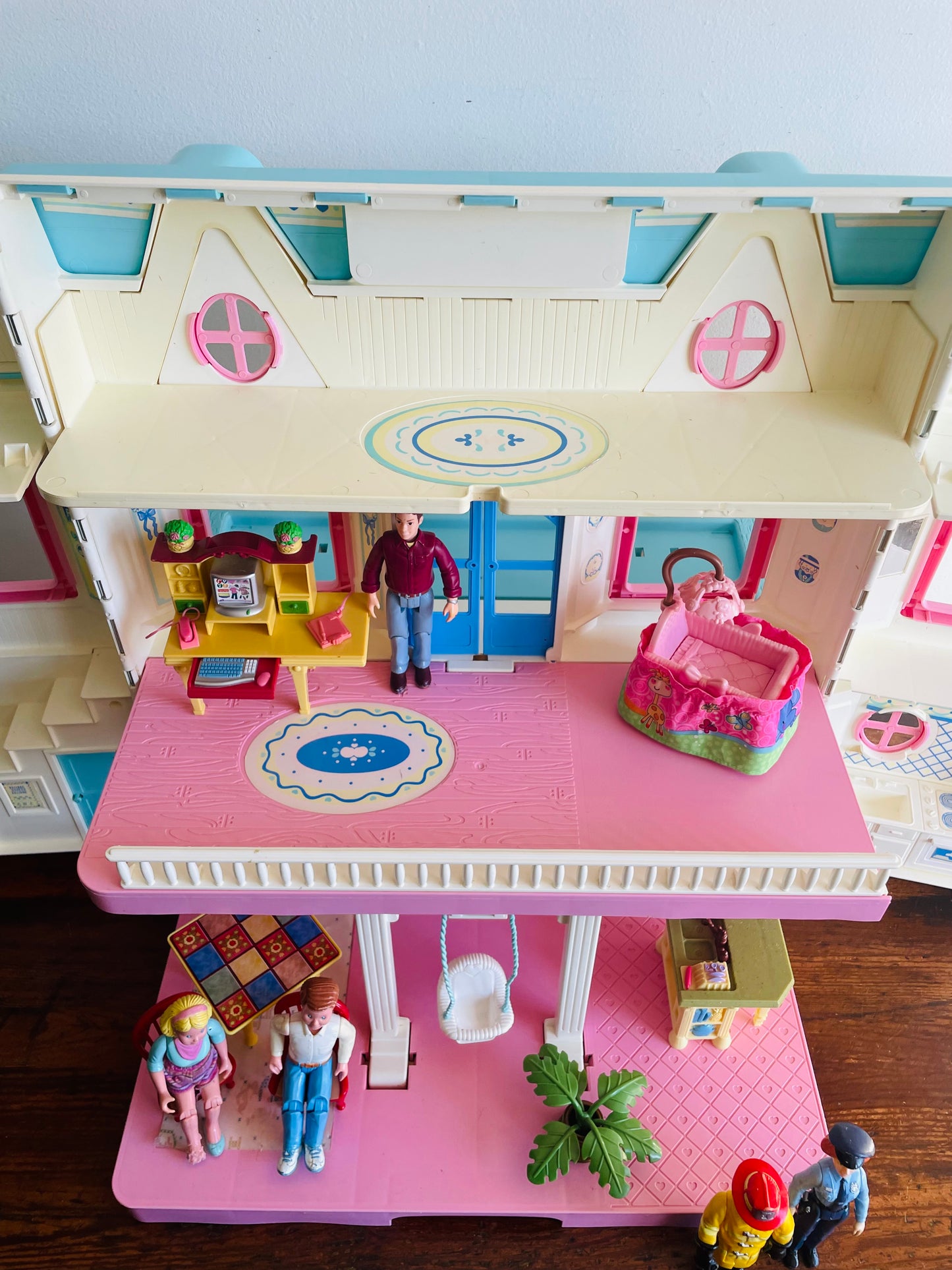 1993 Fisher Price Loving Family Folding Dream Dollhouse 6364 - Includes 15 Accessories - 6 Dolls & 9 Furniture Pieces