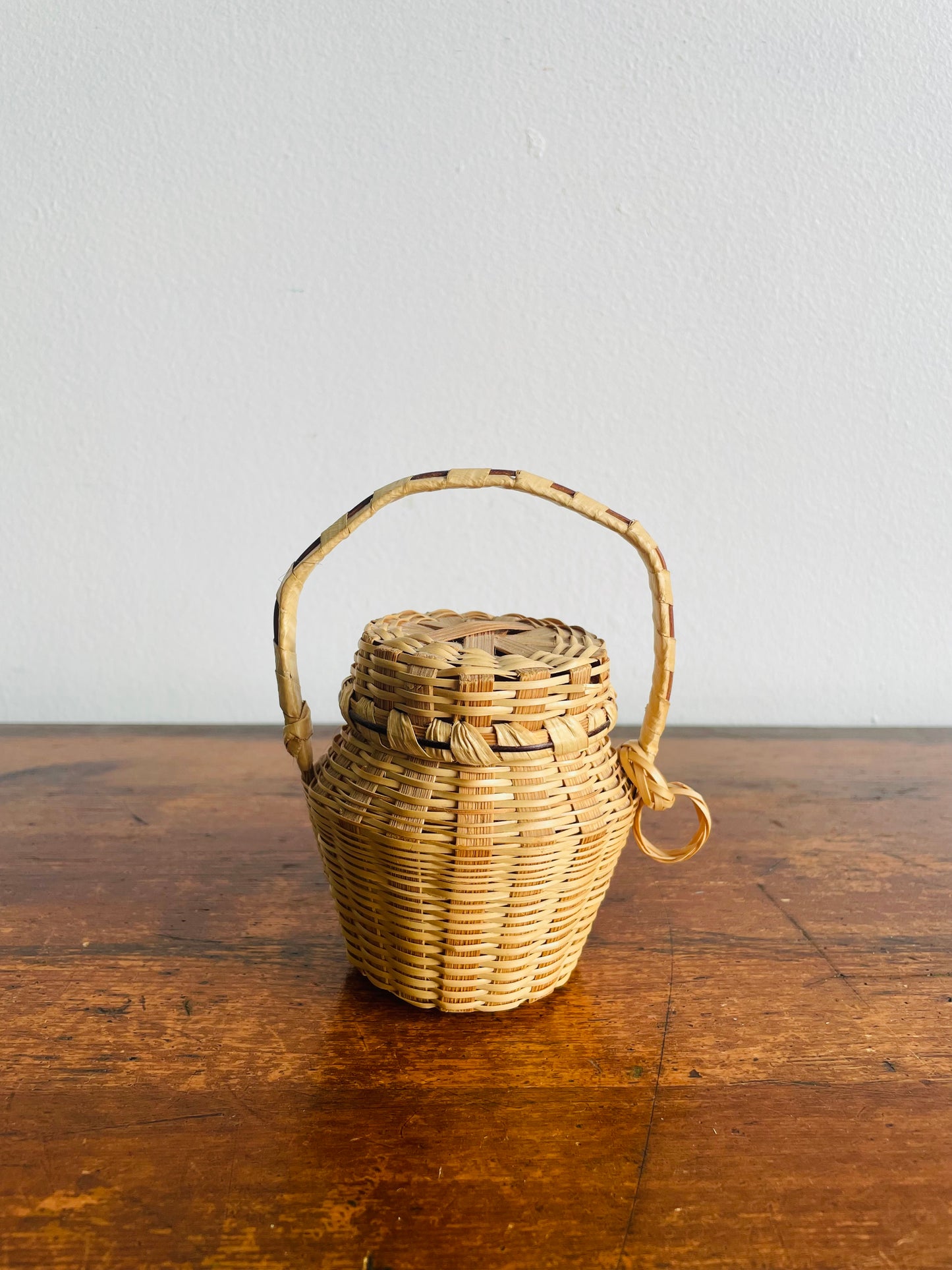 Woven Straw Basket Jar with Handle & Lid