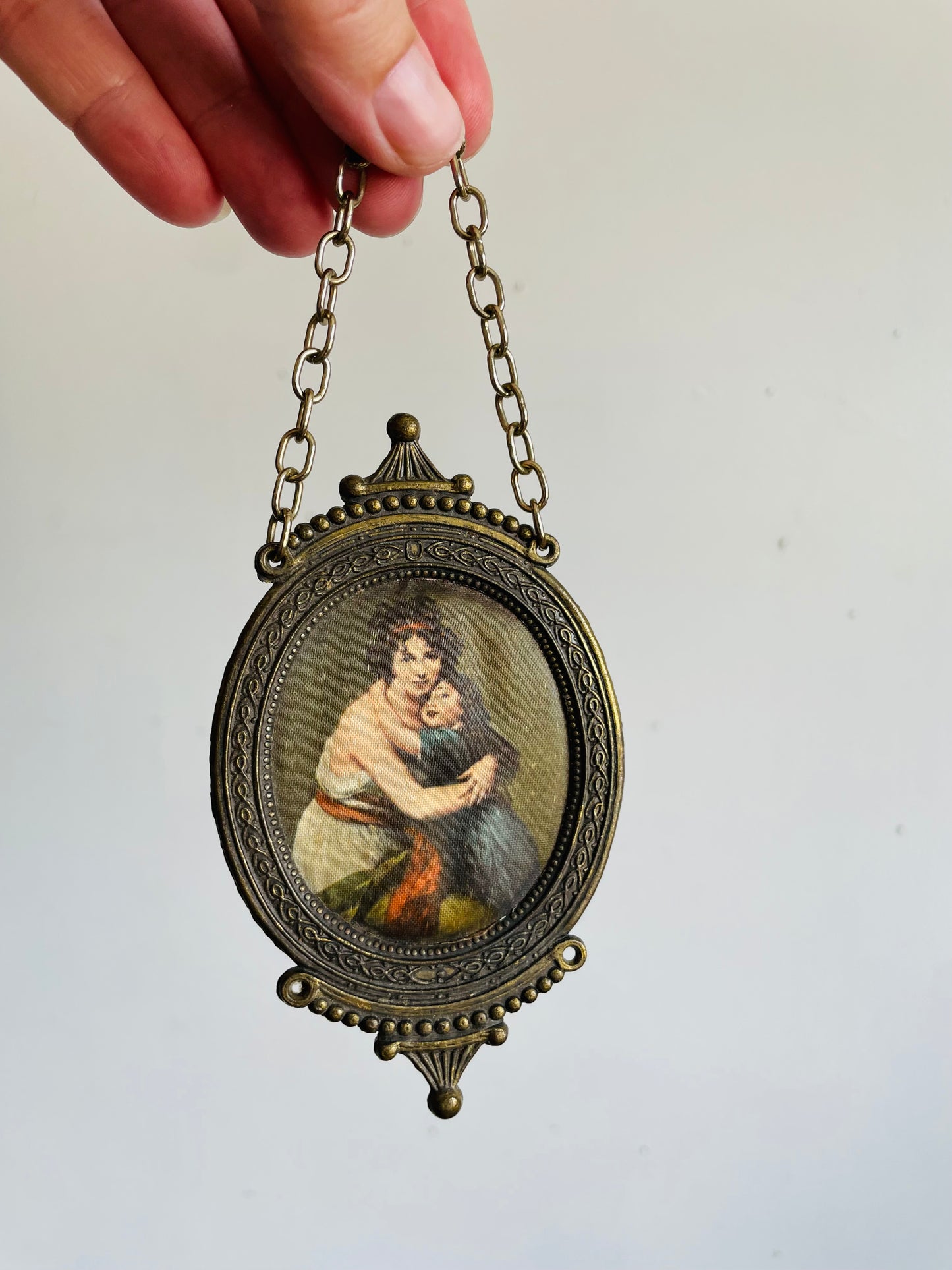 Vintage Italian Brass Ornate Oval Frame with Picture on Padded Silk Fabric - Élisabeth Vigée Le Brun - Mother with Daughter (Self-Portrait with Julie) - Made in Italy